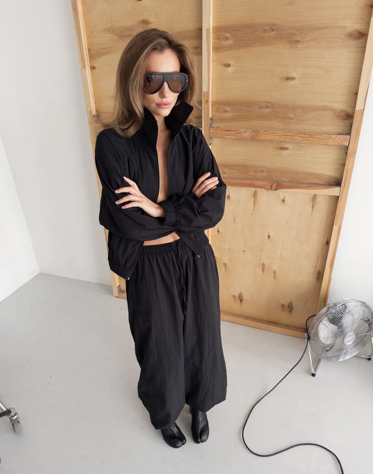 Комплект з плащової тканини зіпер та штани із затяжкою знизу, чорні - Фото 3