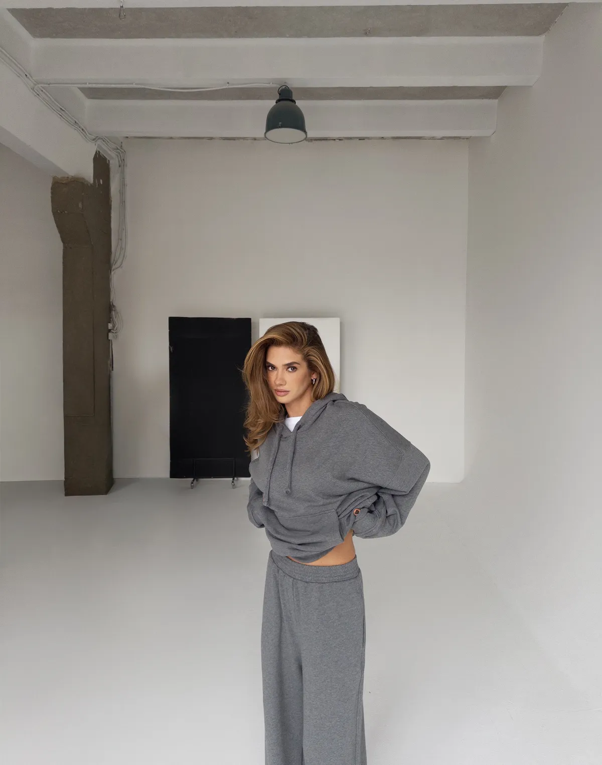 Комплект спортивний худі оверсайз з кишенею та штани прямі, темний меланж - Фото 3