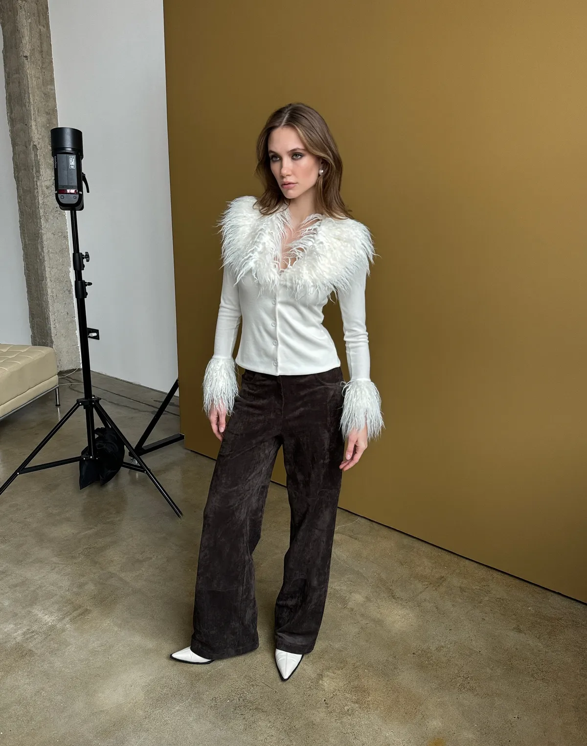 Штани базові з екозамші, коричневі - Фото 3