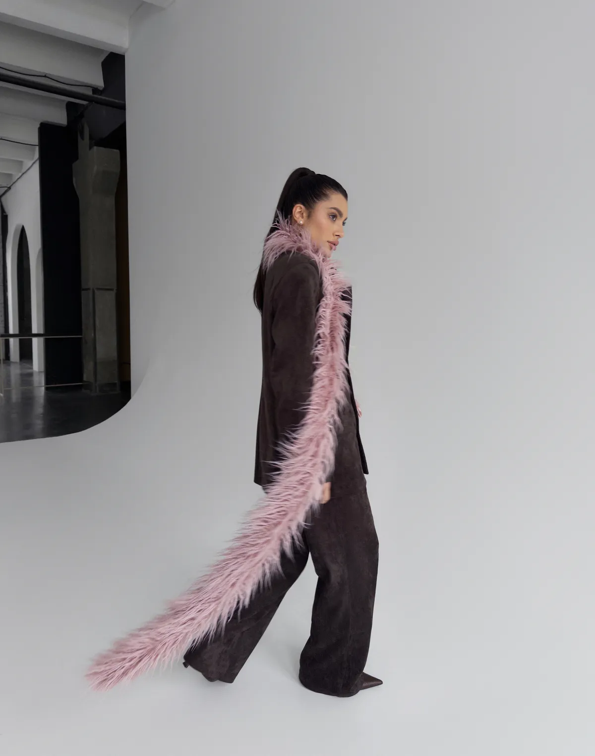 Шарф з екохутра, рожевий - Фото 4