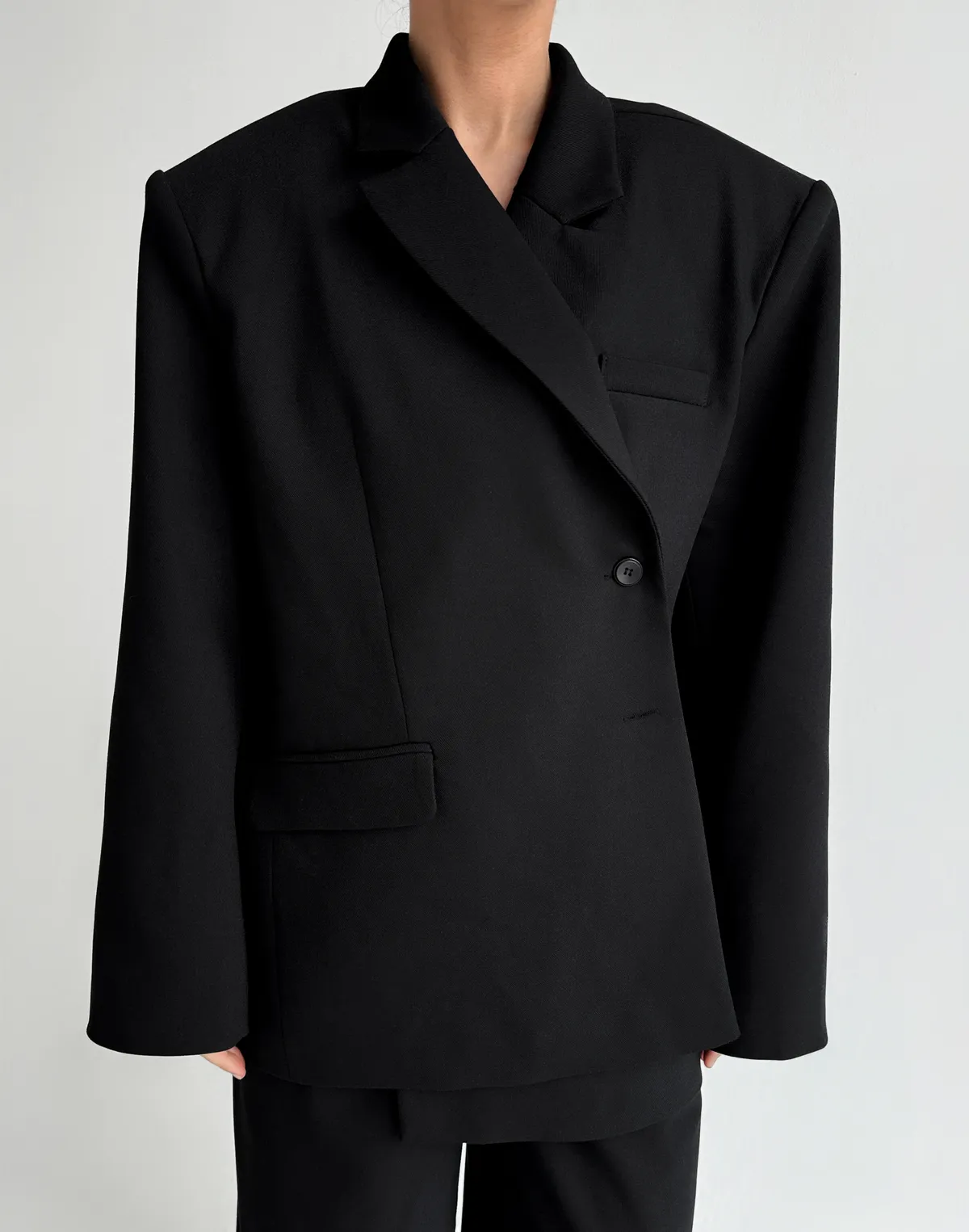 Жакет жіночий з можливістю асиметричного застібування, чорний - Фото 8