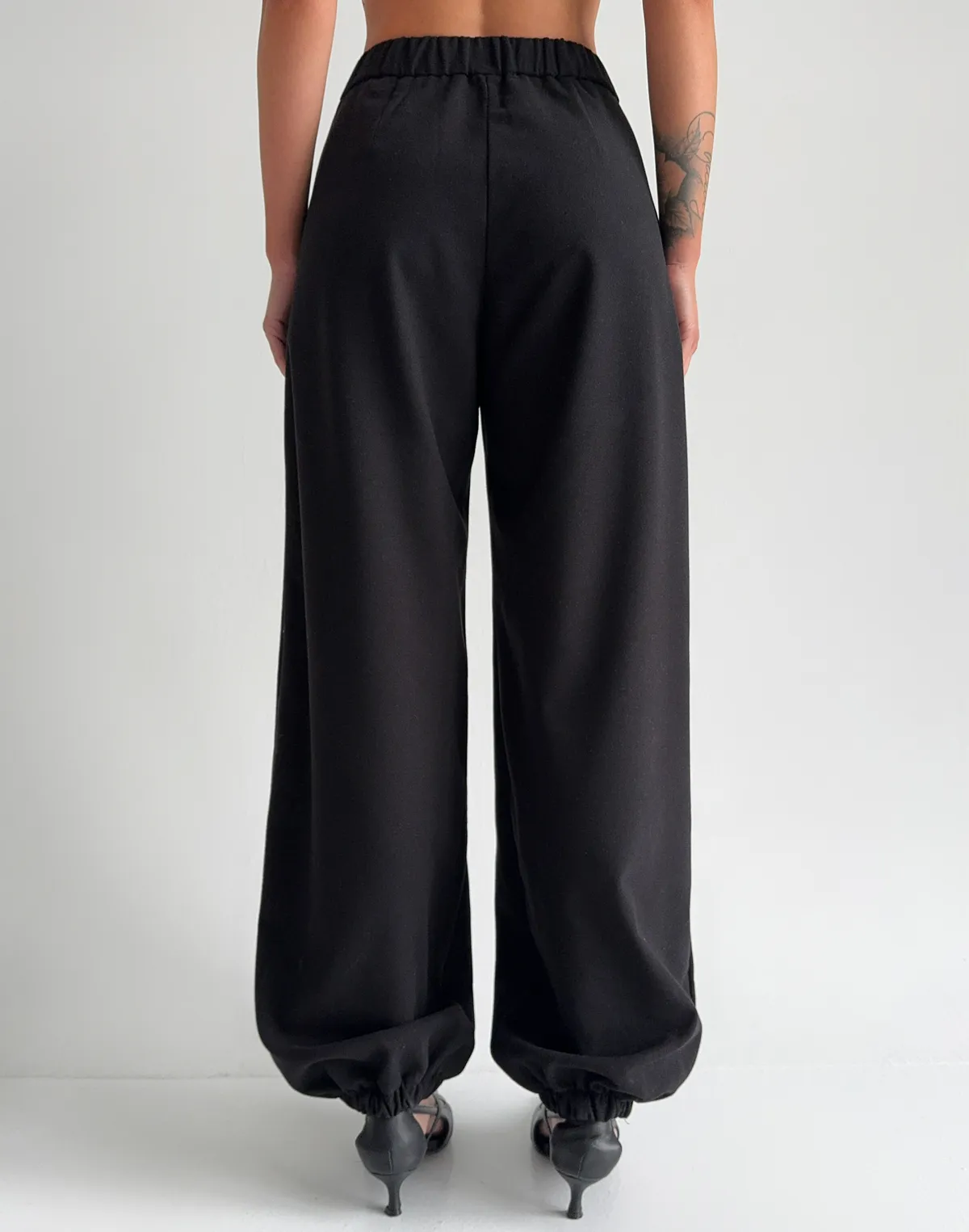 Штани базові у спортивному стилі, чорні - Фото 2