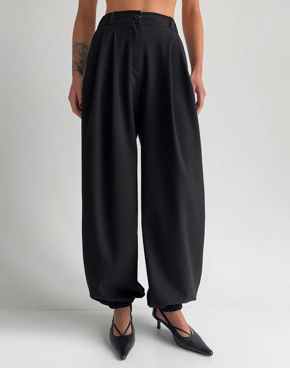 Штани базові у спортивному стилі, чорні - Фото 1