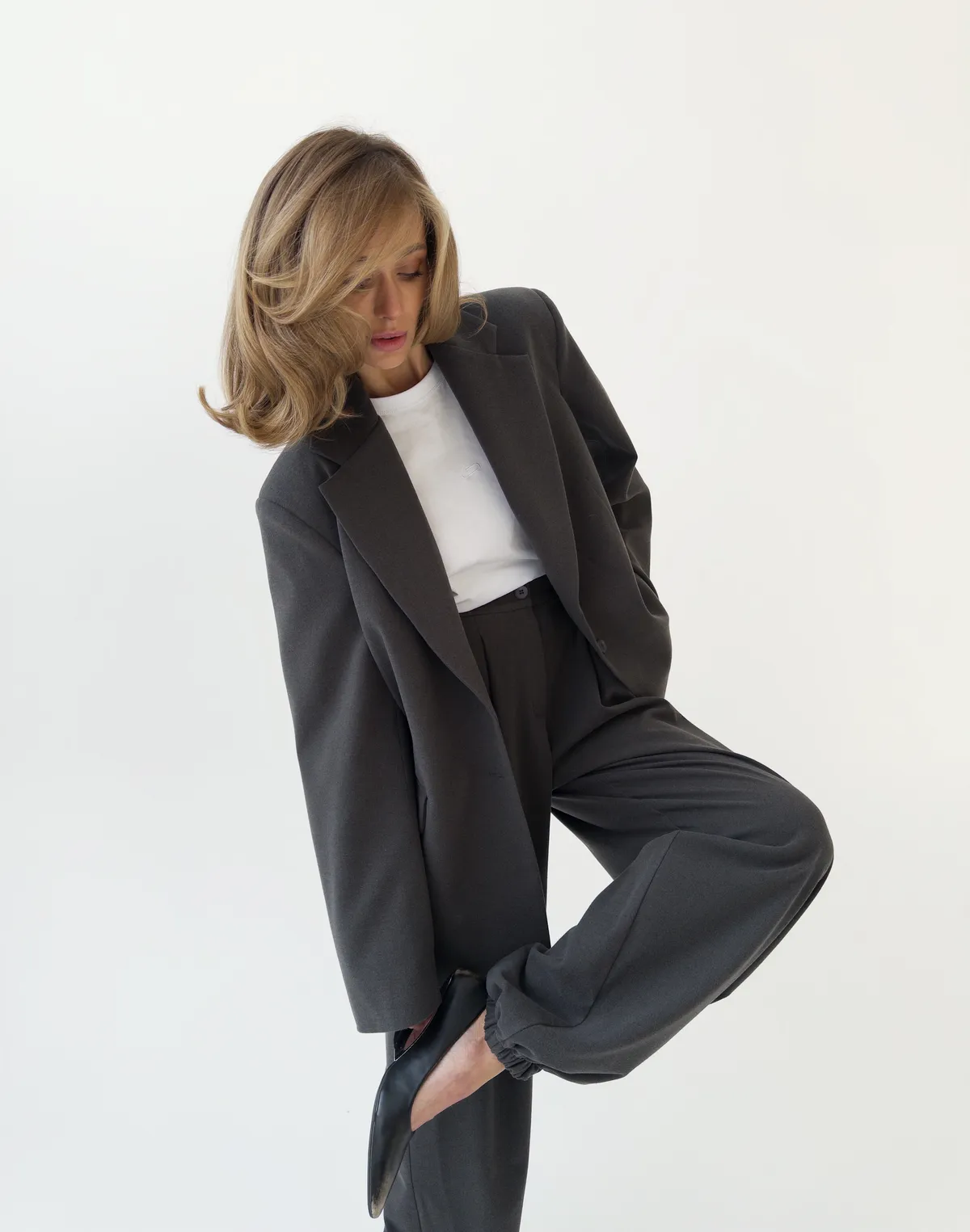 Штани базові у спортивному стилі, графітові - Фото 5