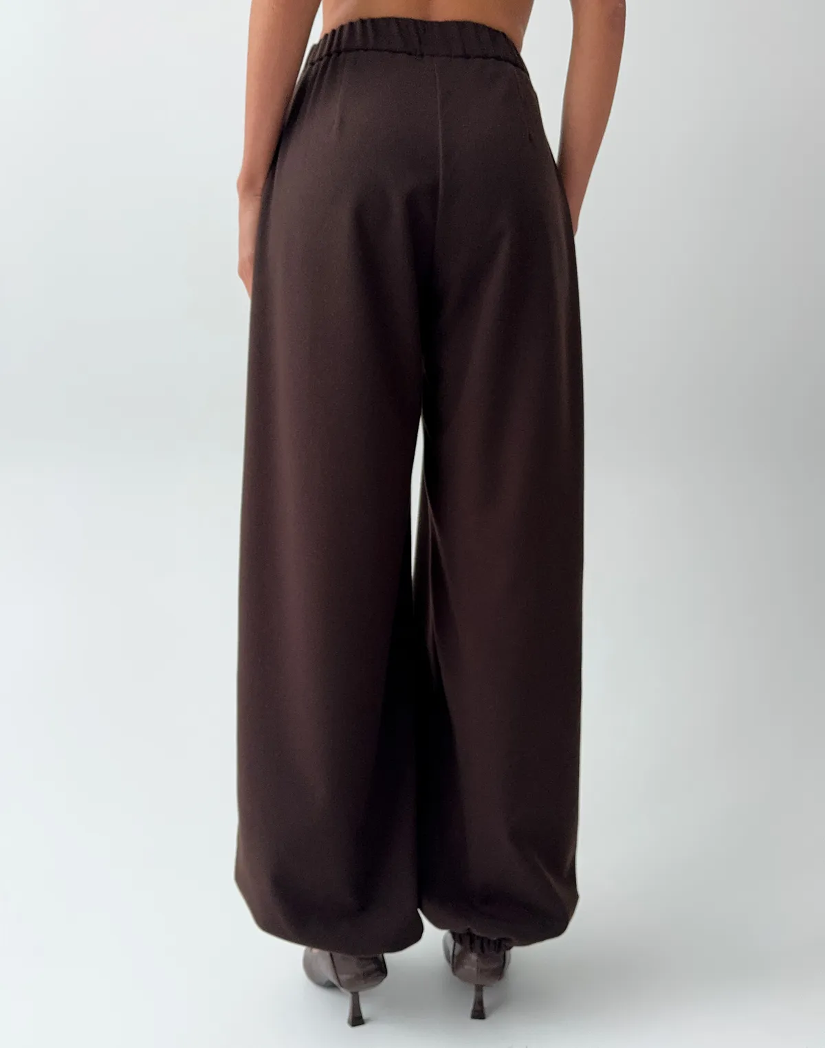 Штани базові у спортивному стилі, шоколадні - Фото 2