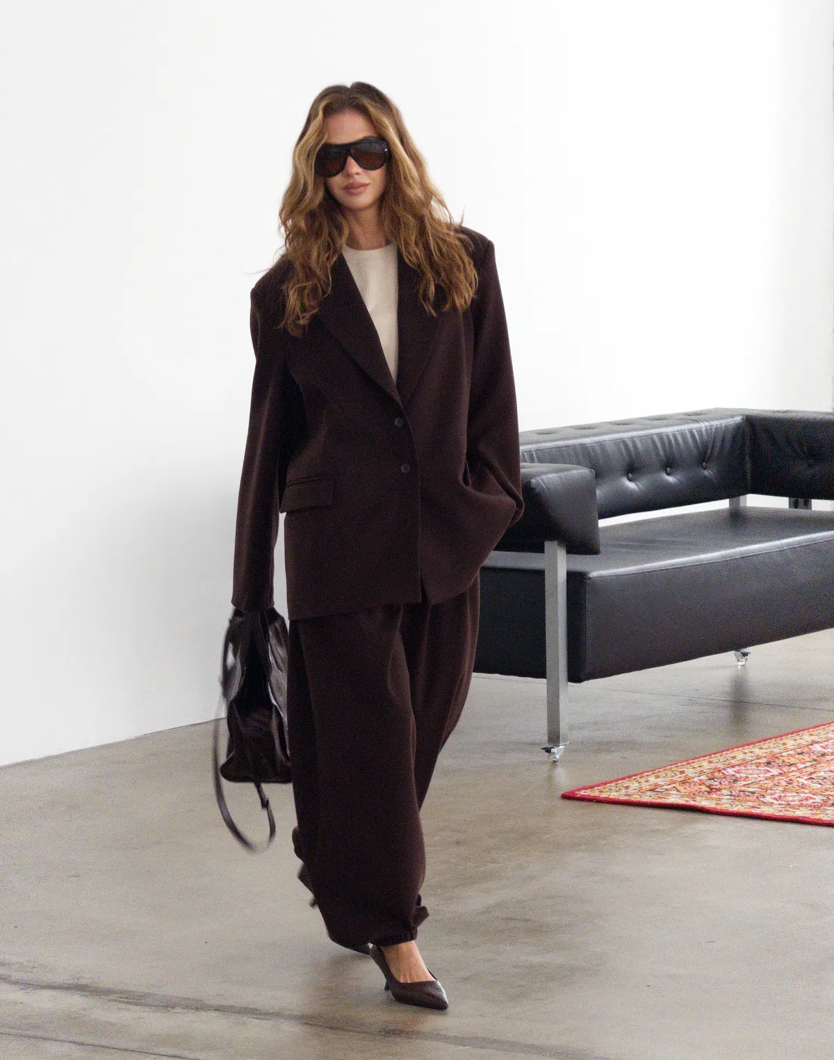 Штани базові у спортивному стилі, шоколадні - Фото 6