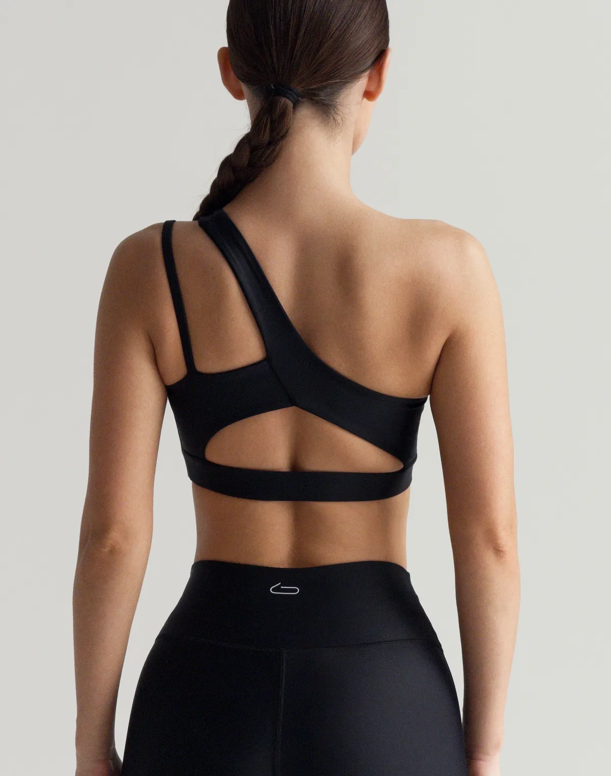 Топ спортивний з асиметричними бретелями, чорний - Фото 2