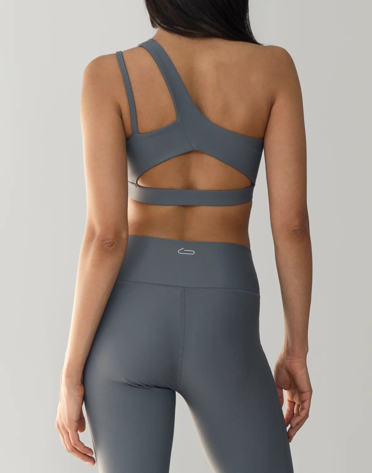 Топ спортивний з асиметричними бретелями, темно-сірий - Фото 2