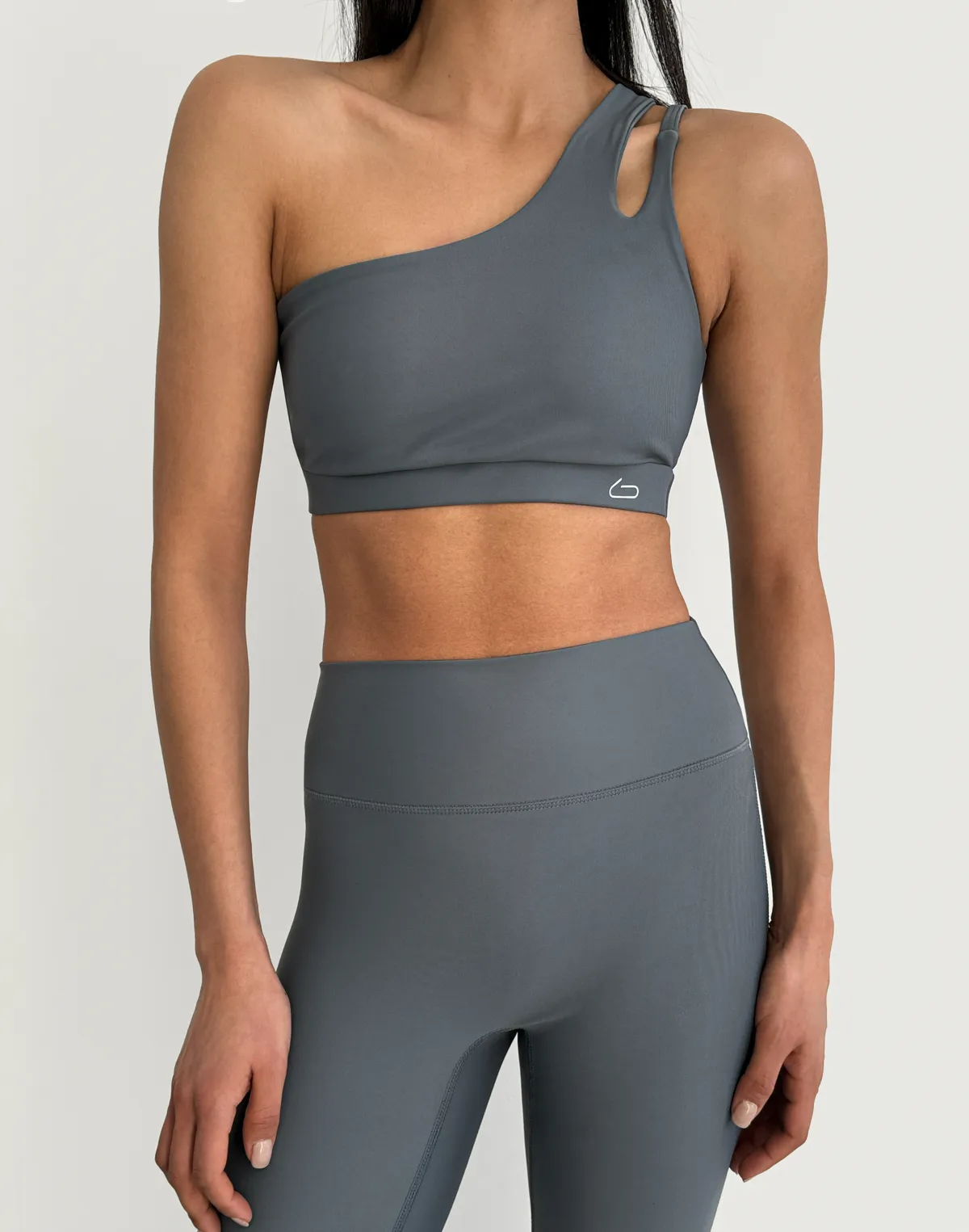 Топ спортивний з асиметричними бретелями, темно-сірий - Фото 1