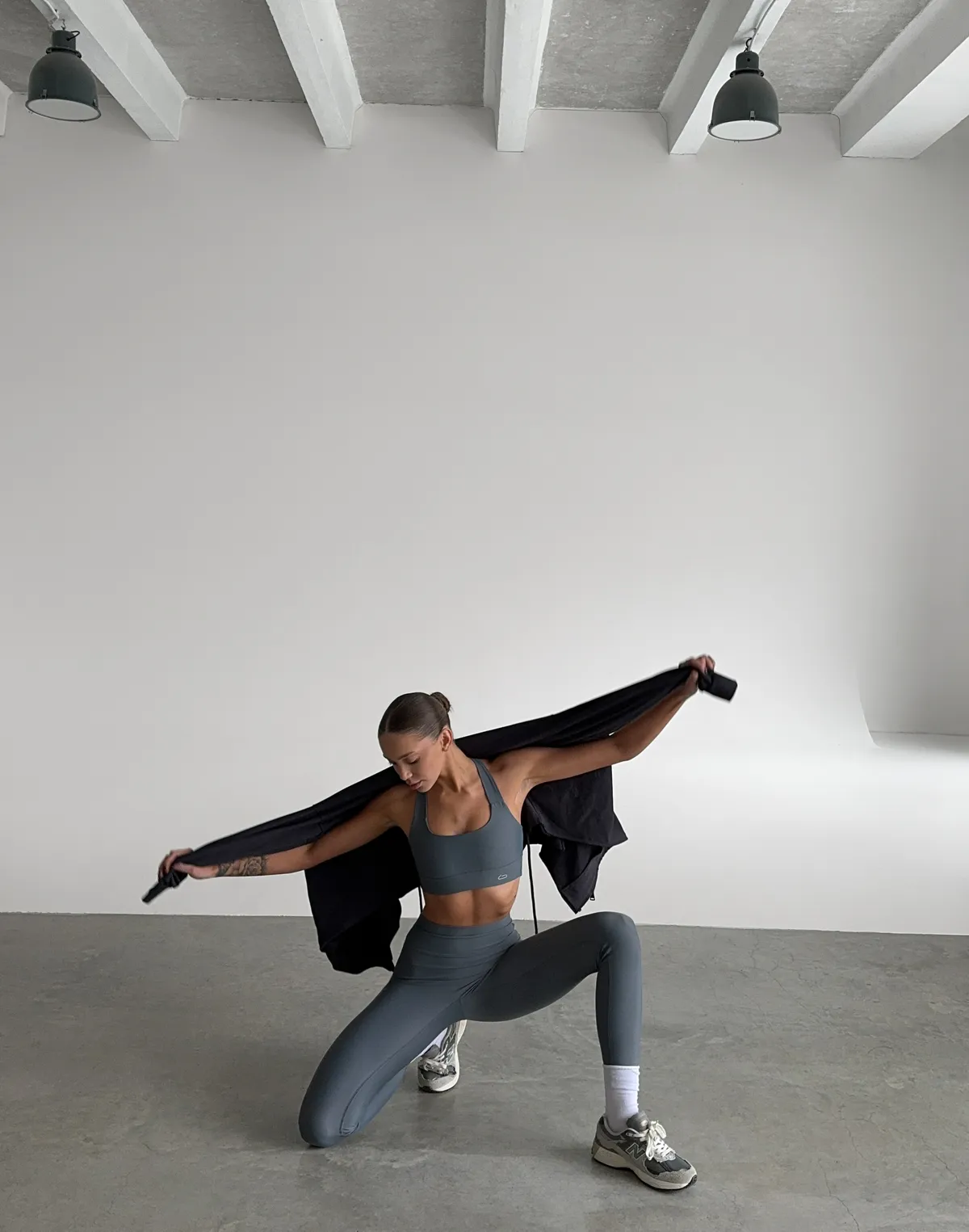 Лосини з високою посадкою спортивні з високоякісного матеріалу, темно-сірі - Фото 3