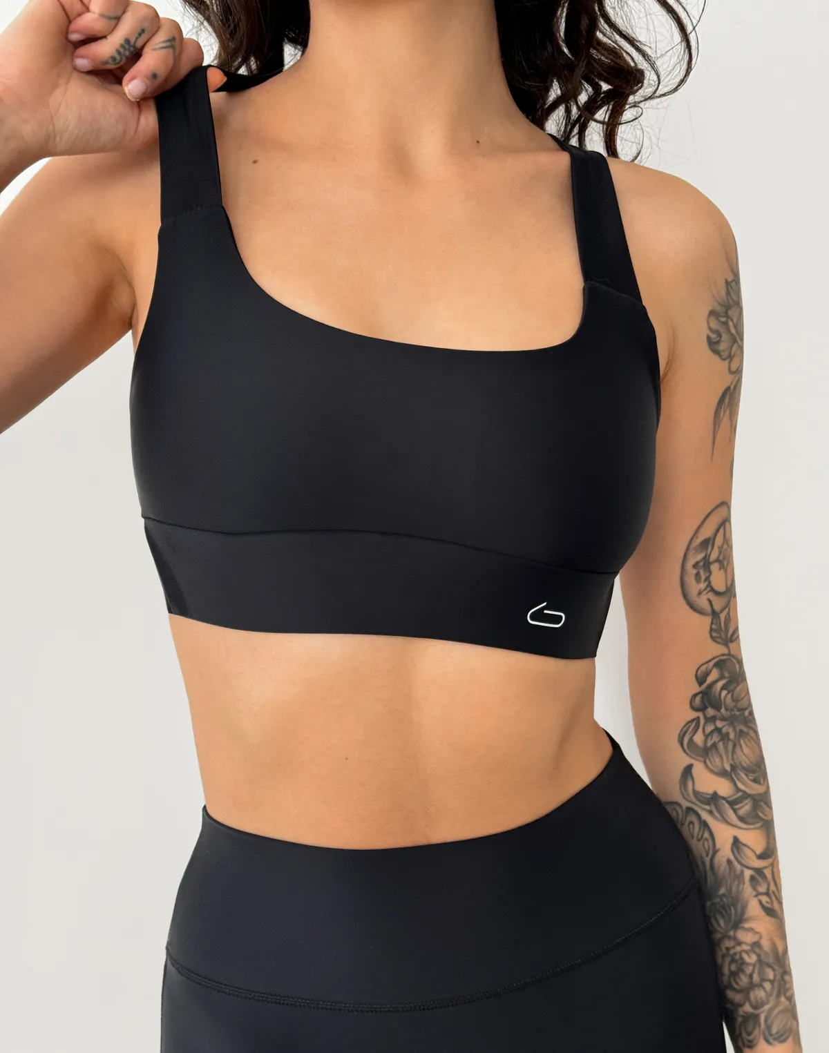 Топ спортивний з бретелями хрест на хрест, чорний - Фото 5