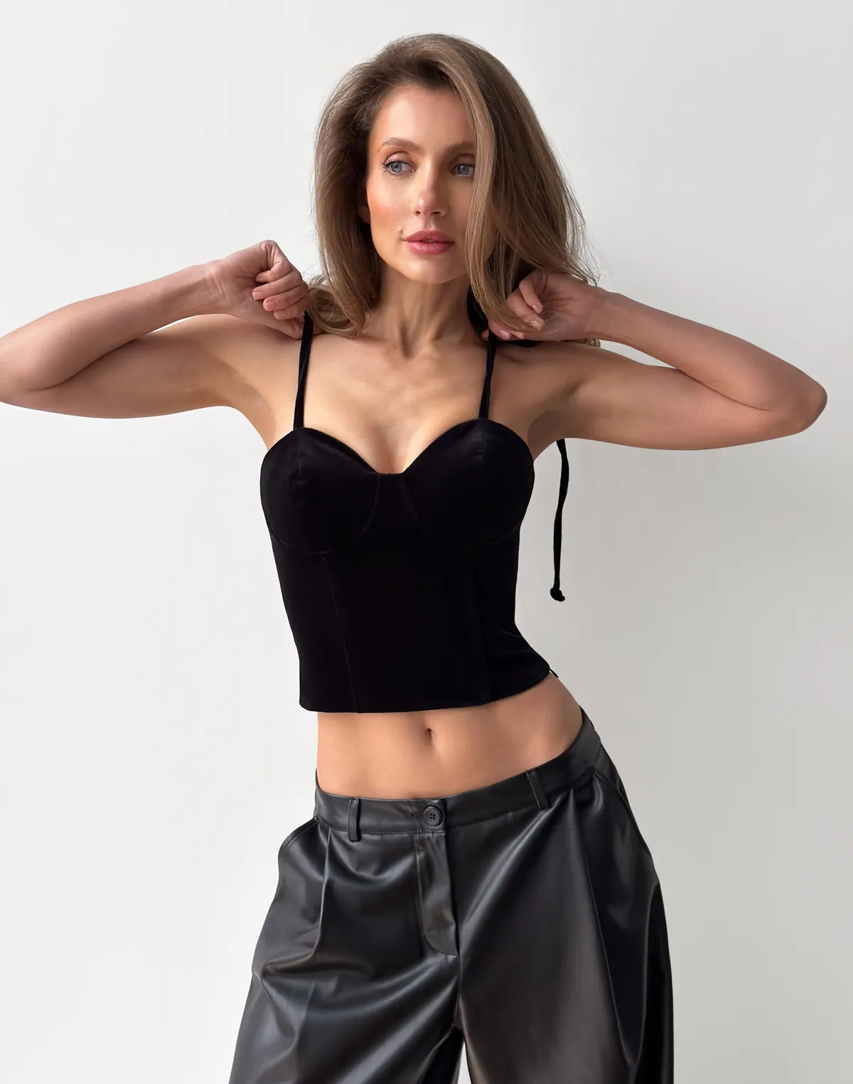 Топ велюровий з корсетними швами, чорний - Фото 6