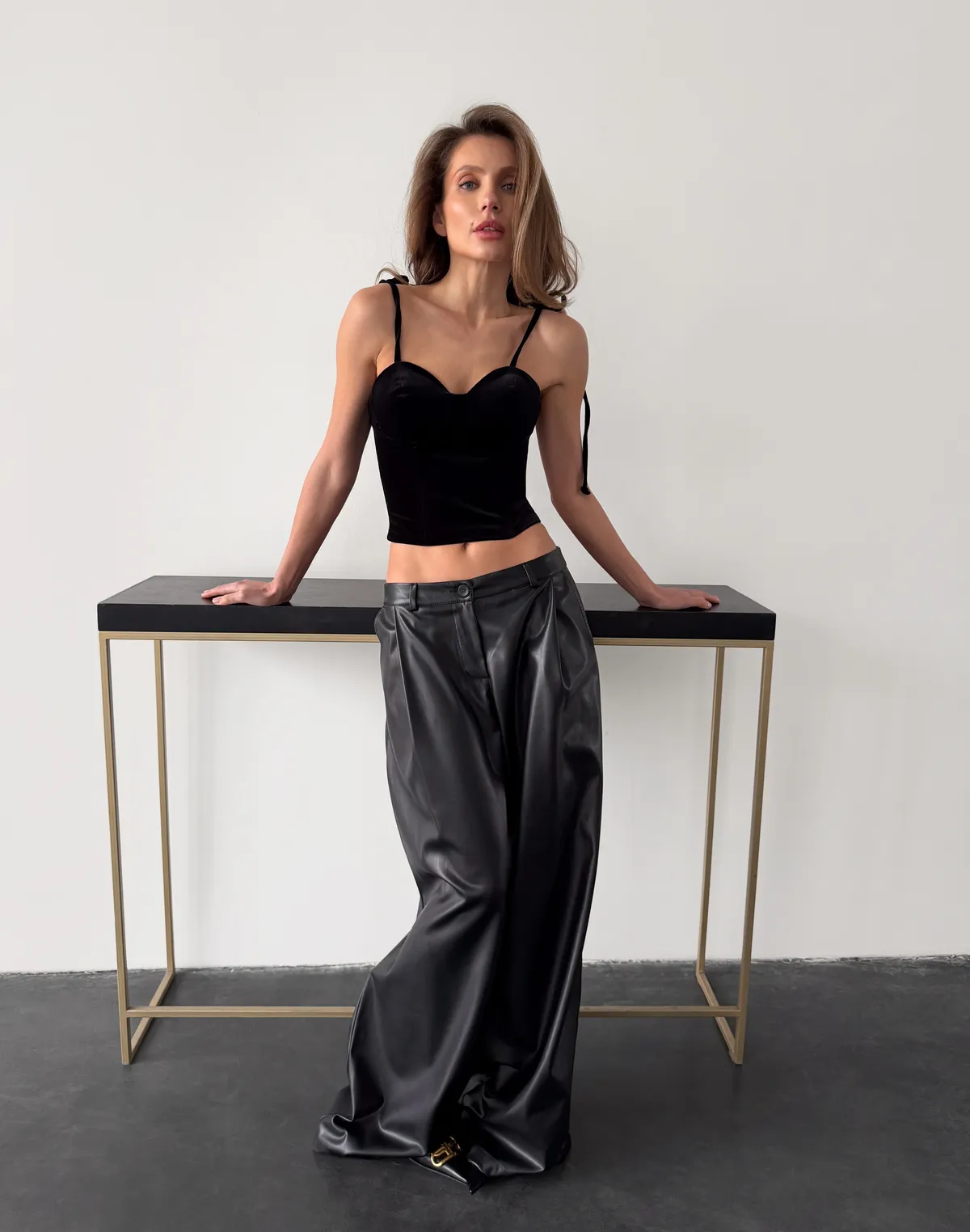 Топ велюровий з корсетними швами, чорний - Фото 5