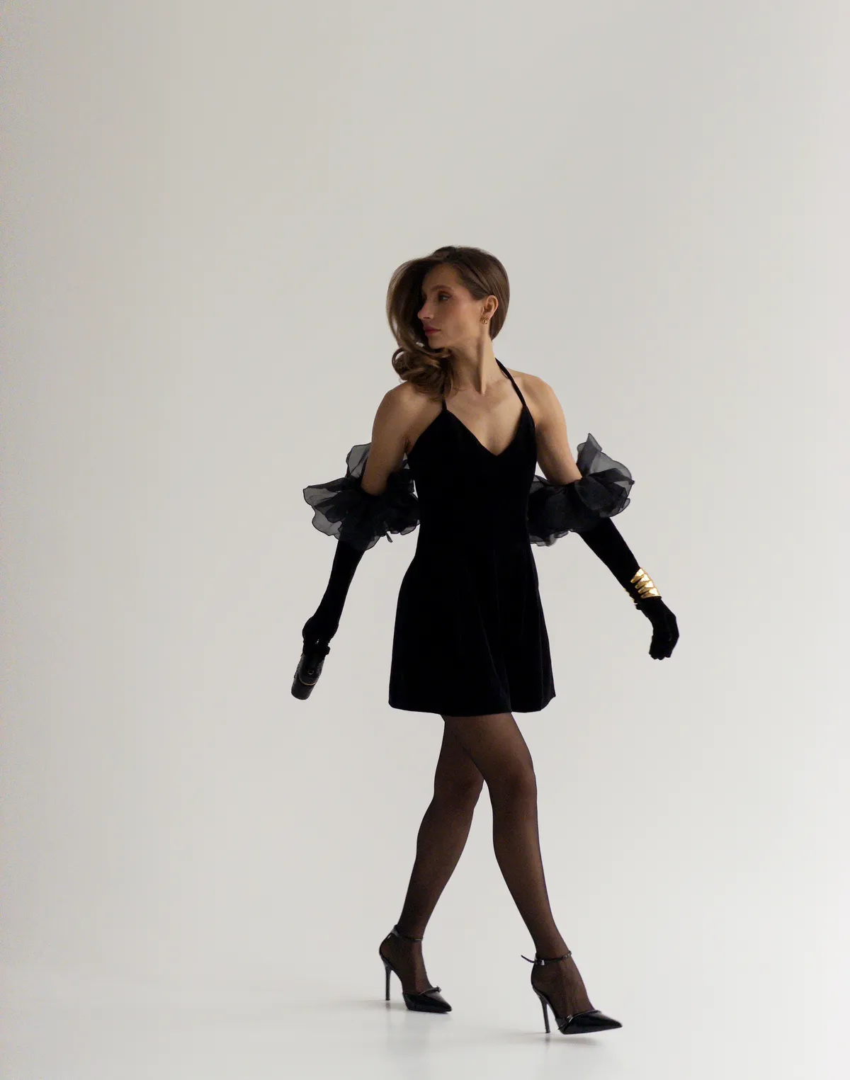 Сукня міні велюрова з моделюючими швами із 100% бавовни, чорна - Фото 8