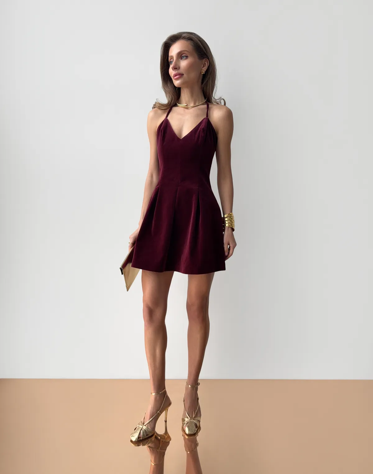 Сукня міні велюрова з моделюючими швами із 100% бавовни, червона - Фото 5