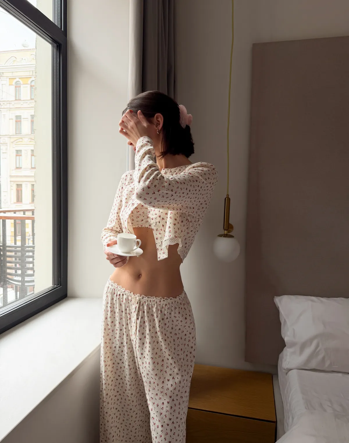 Кофтинка піжамна на ґудзиках, молочна у квіточку - Фото 5