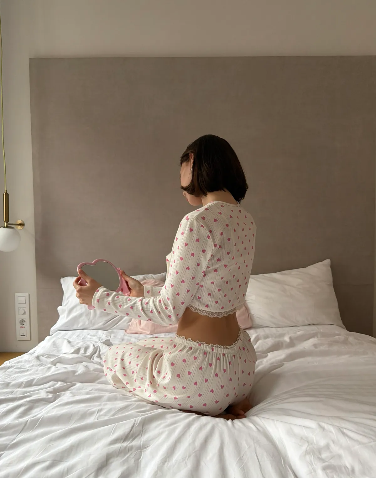Комплект піжамний для дому кофтинка на ґудзиках та штани, айворі в рожеві сердечка - Фото 2