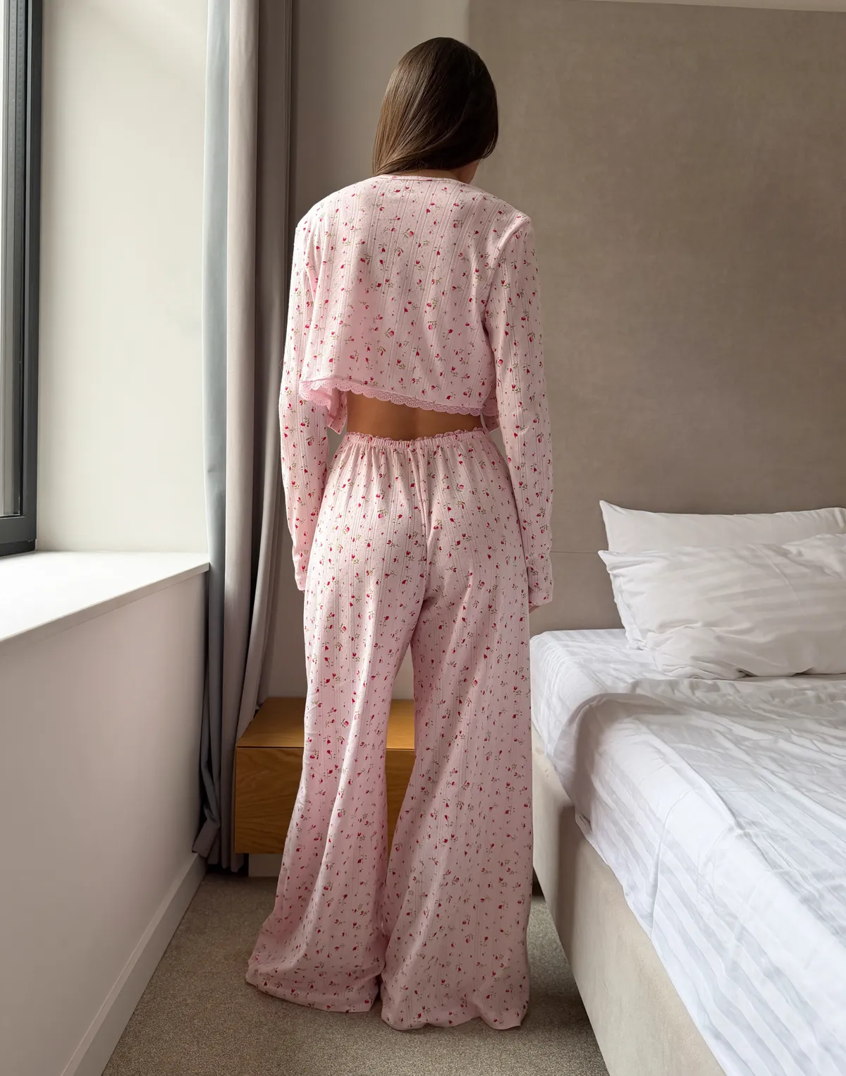 Комплект піжамний для дому кофтинка на ґудзиках та штани, рожеві у квіточку - Фото 2
