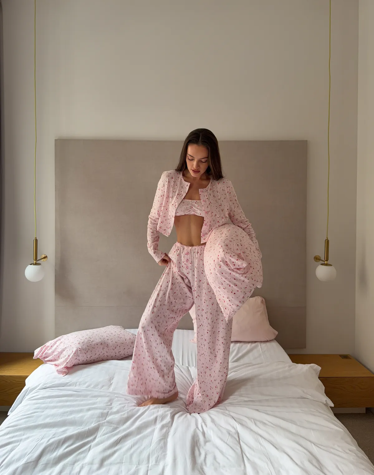 Кофтинка піжамна на ґудзиках, рожева у квіточку - Фото 3