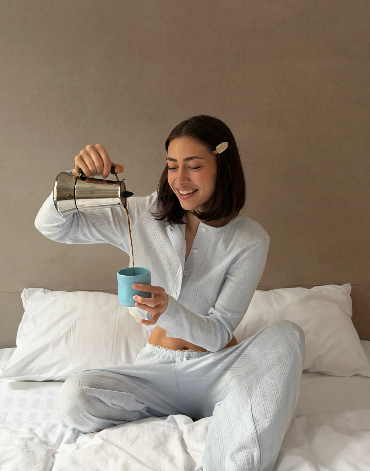 Комплект піжамний для дому кофтинка на ґудзиках та штани, світло-блакитні - Фото 7