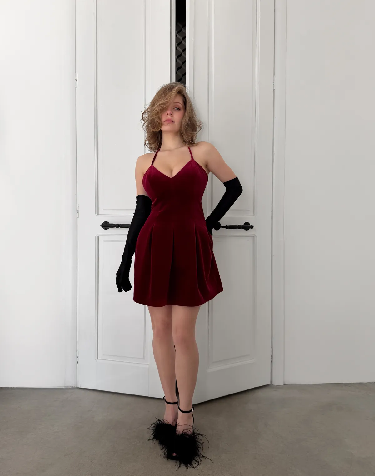 Сукня міні велюрова з моделюючими швами із 100% бавовни, червона - Фото 8