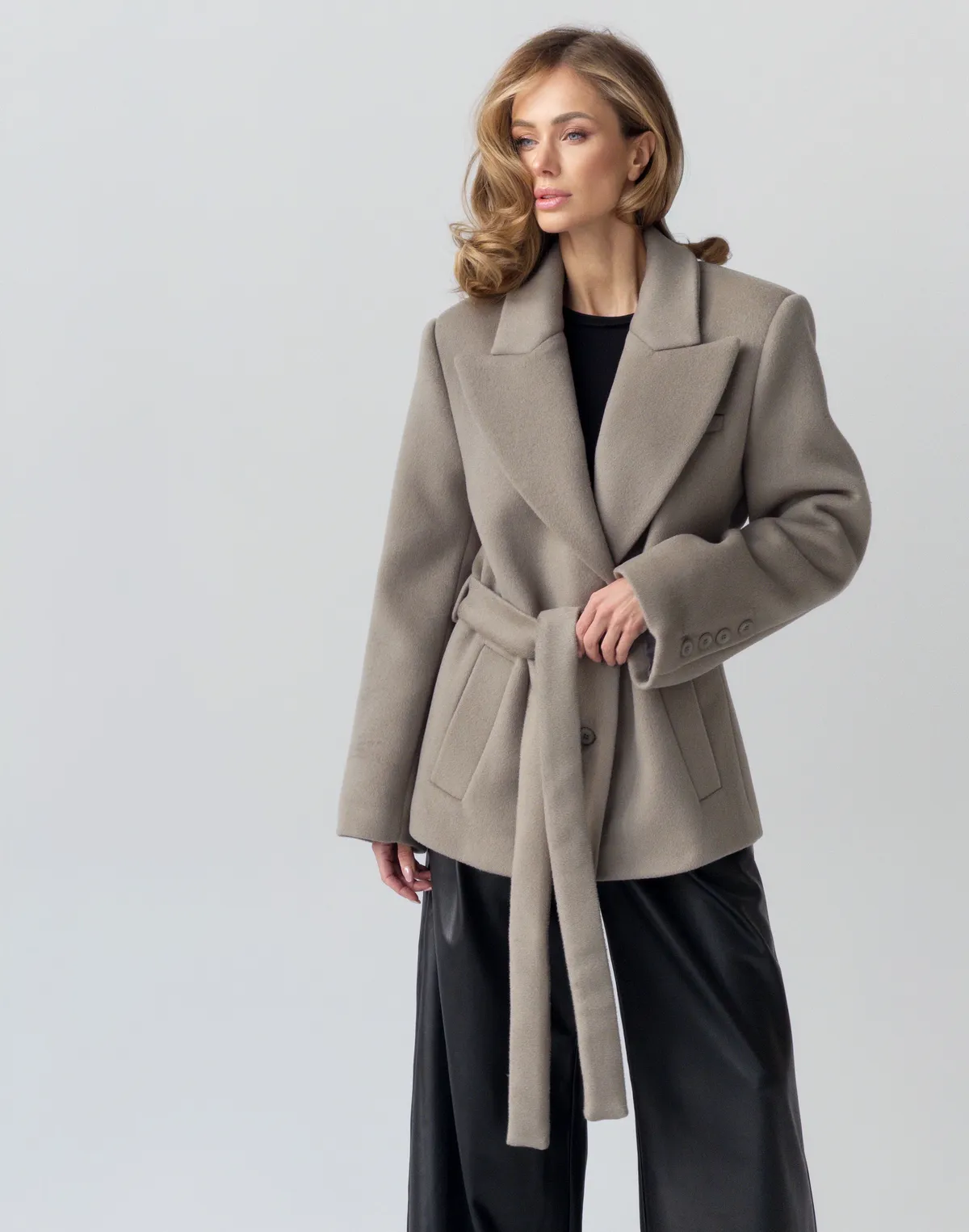 Пальто вкорочене весняне зі 100% вовни, сіре - Фото 4