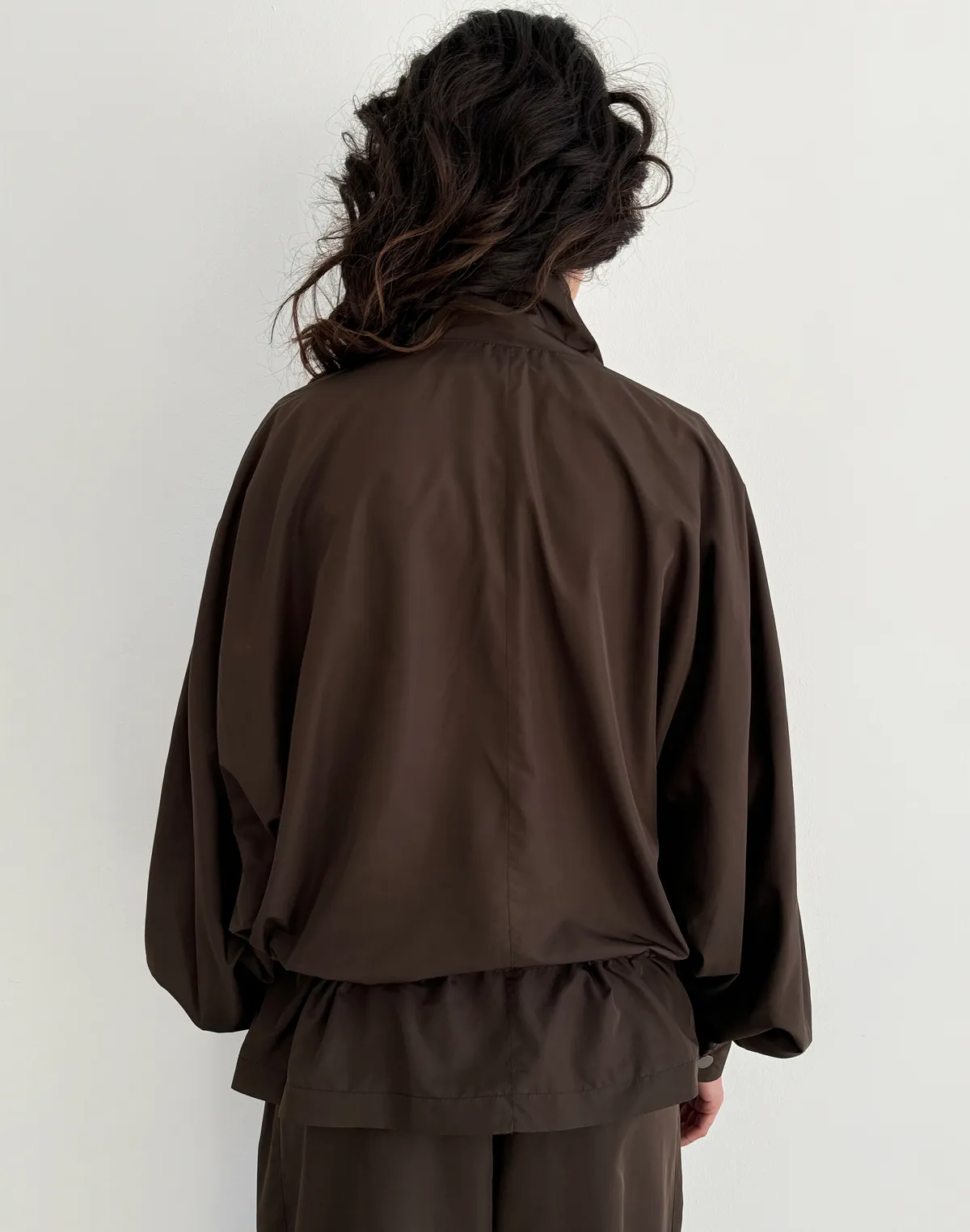 Зіпер з плащової тканини із затяжками, шоколадний - Фото 2