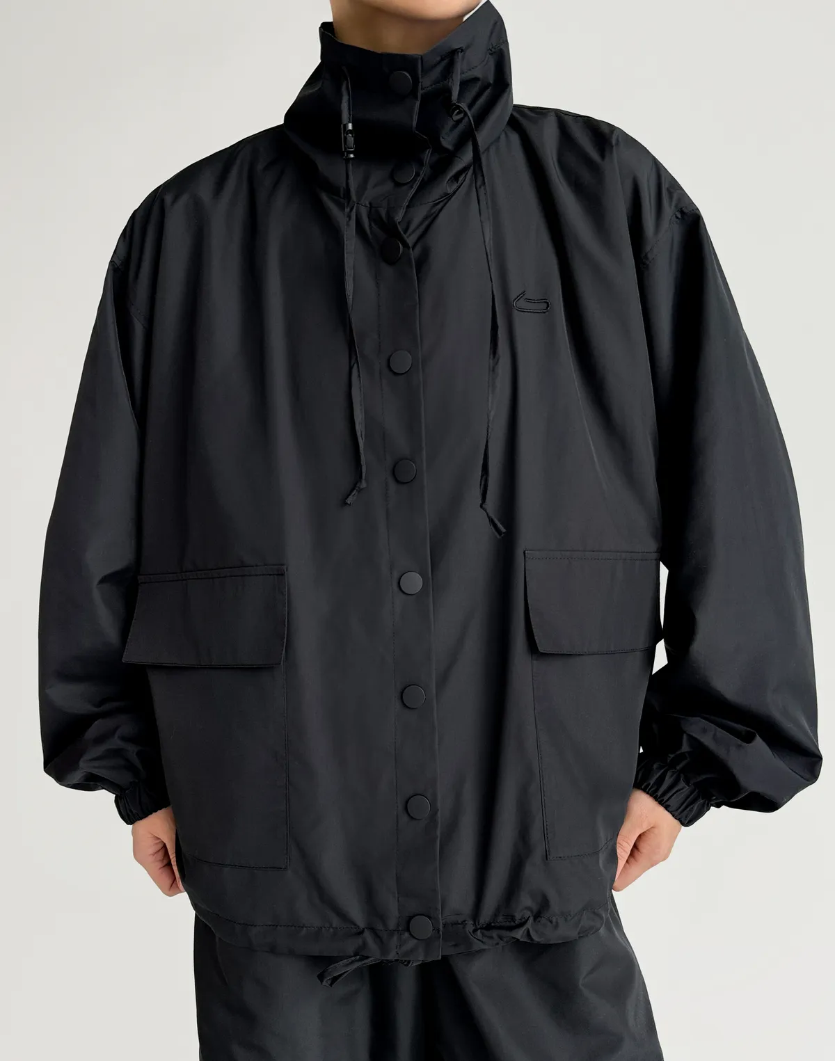 Зіпер з плащової тканини з кишенями, чорний - Фото 1