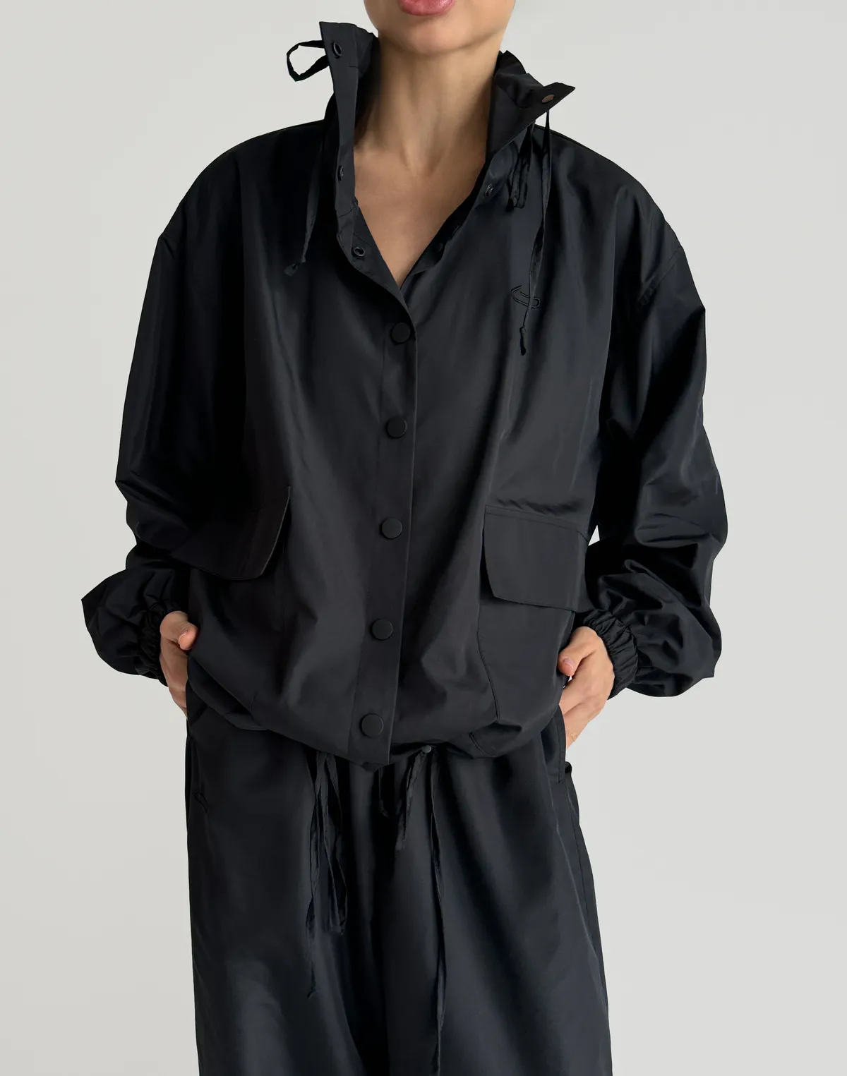 Зіпер з плащової тканини з кишенями, чорний - Фото 6