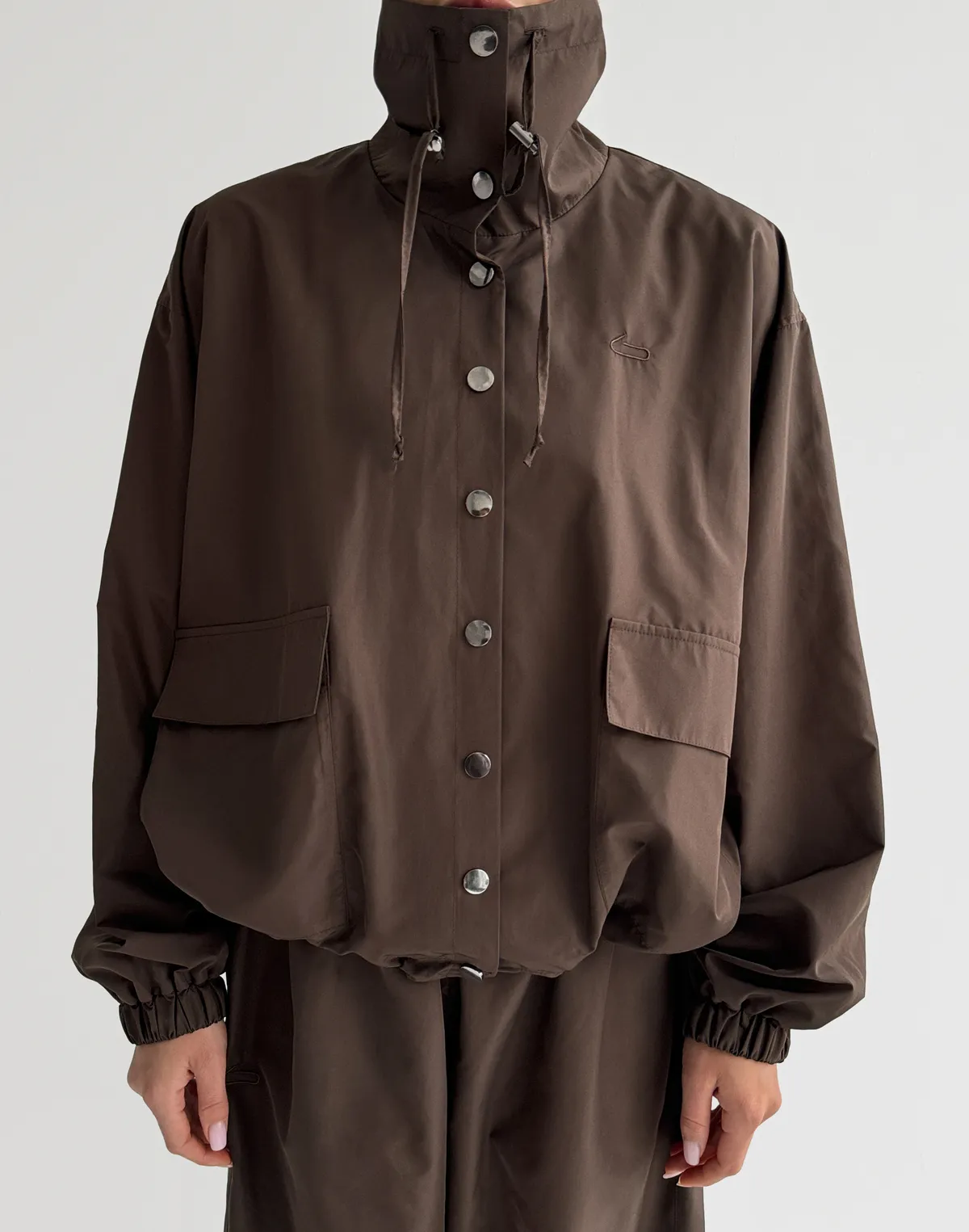 Зіпер з плащової тканини з кишенями, шоколадний - Фото 1