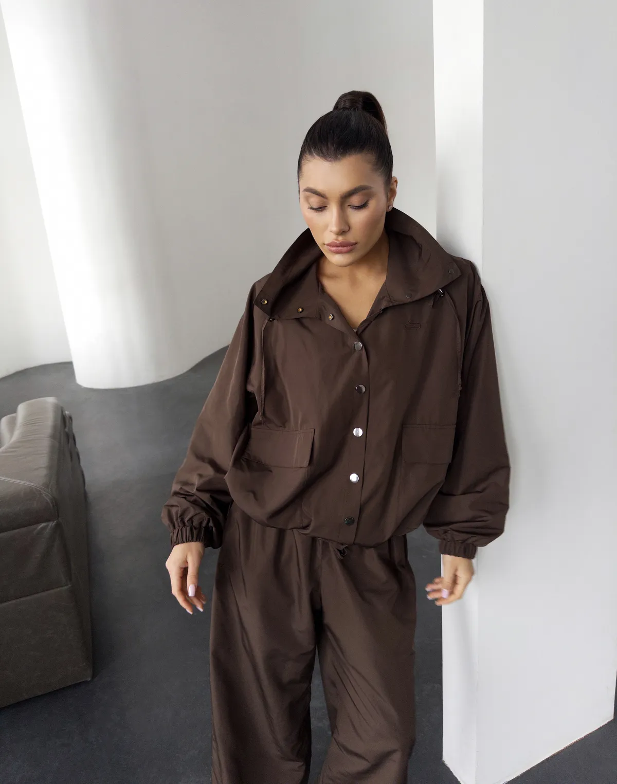 Зіпер з плащової тканини з кишенями, шоколадний - Фото 6