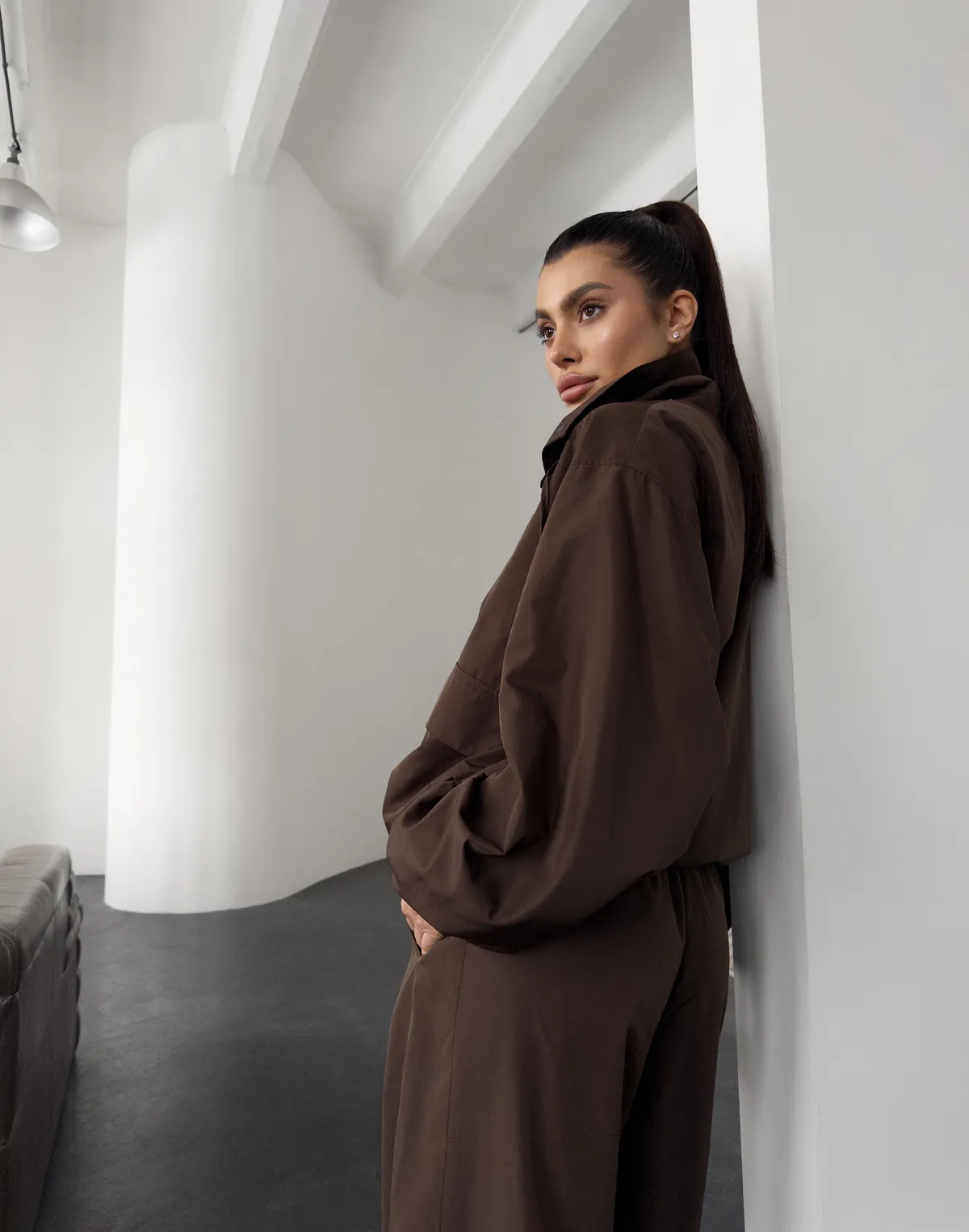 Зіпер з плащової тканини з кишенями, шоколадний - Фото 2