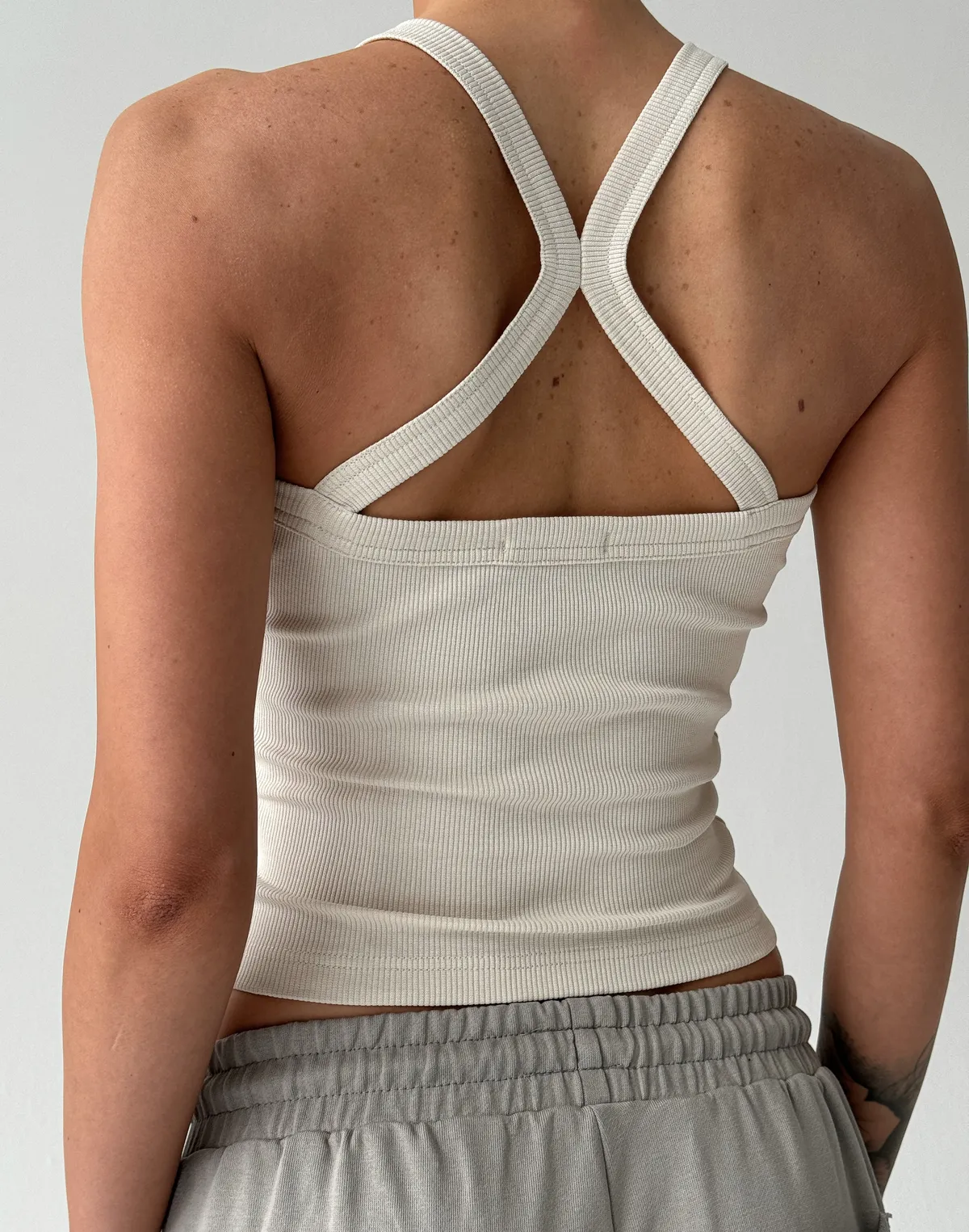 Майка жіноча у рубчик з декоративною бретеллю на спині, беж - Фото 2