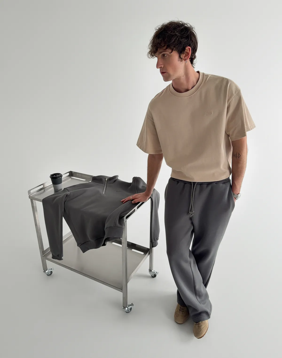 Штани спортивні чоловічі базові зі шнурком, темний сірий - Фото 4