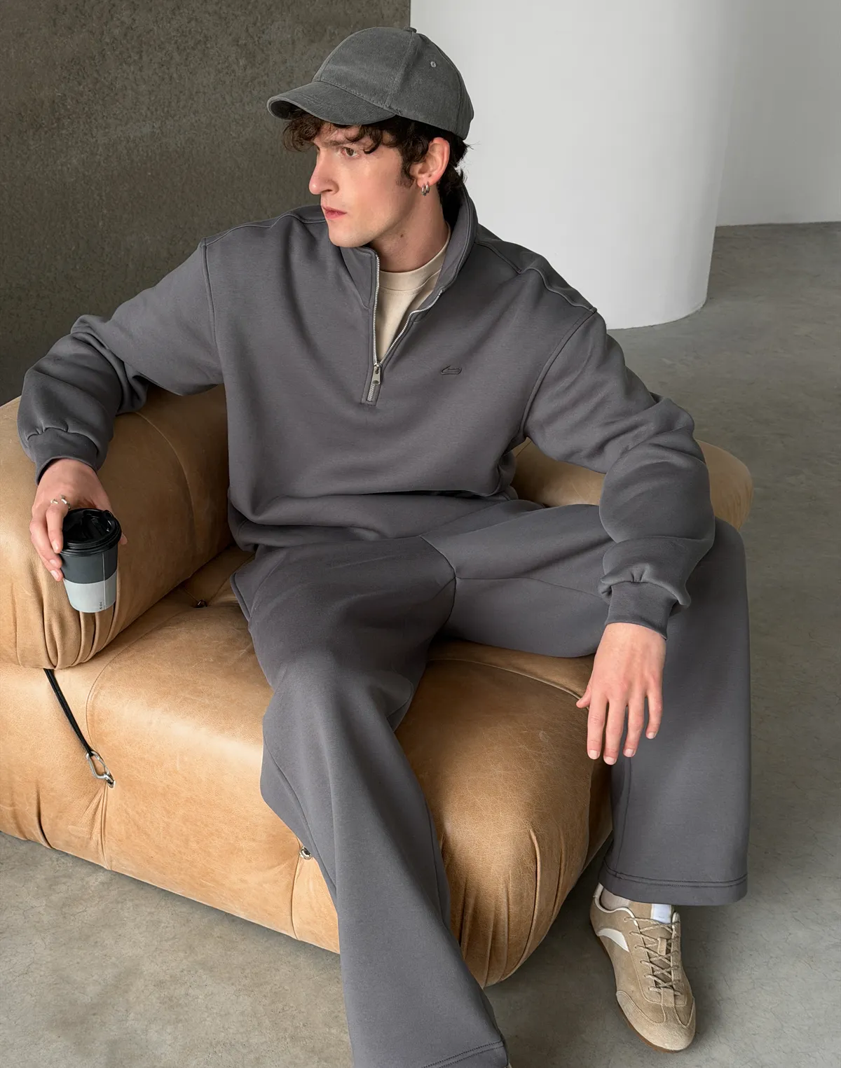 Штани спортивні чоловічі базові зі шнурком, темний сірий - Фото 5