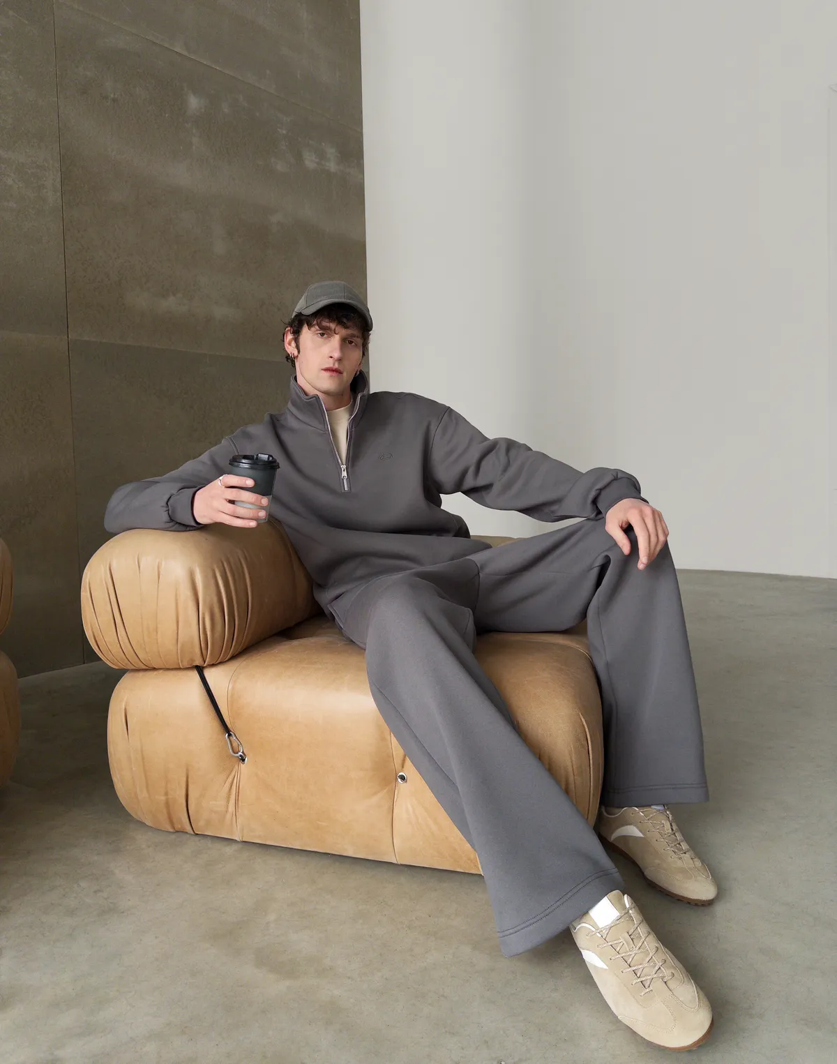 Штани спортивні чоловічі базові зі шнурком, темний сірий - Фото 8