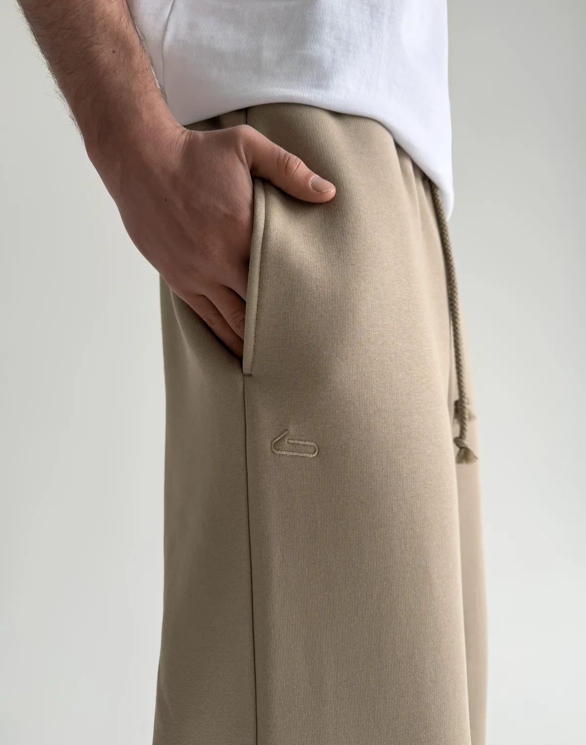 Штани спортивні чоловічі базові зі шнурком, лате - Фото 5