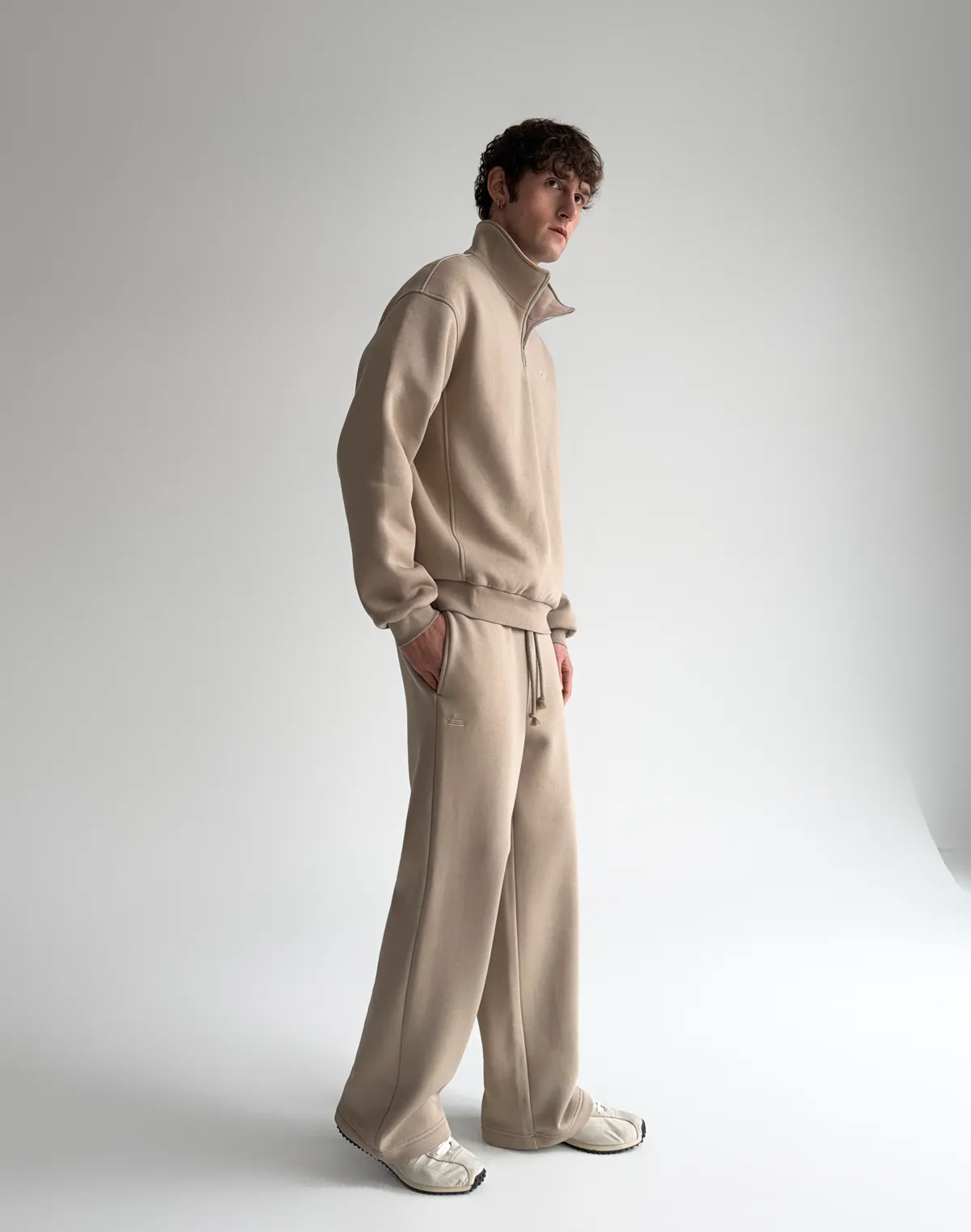 Штани спортивні чоловічі базові зі шнурком, лате - Фото 4