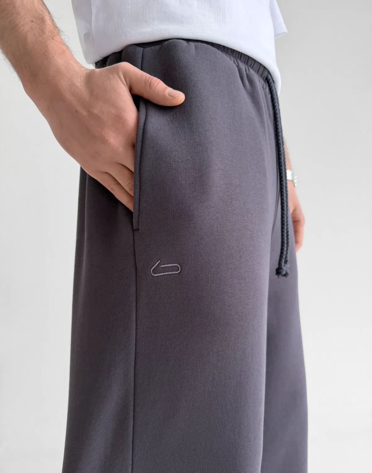 Штани спортивні чоловічі базові зі шнурком, антрацит - Фото 5