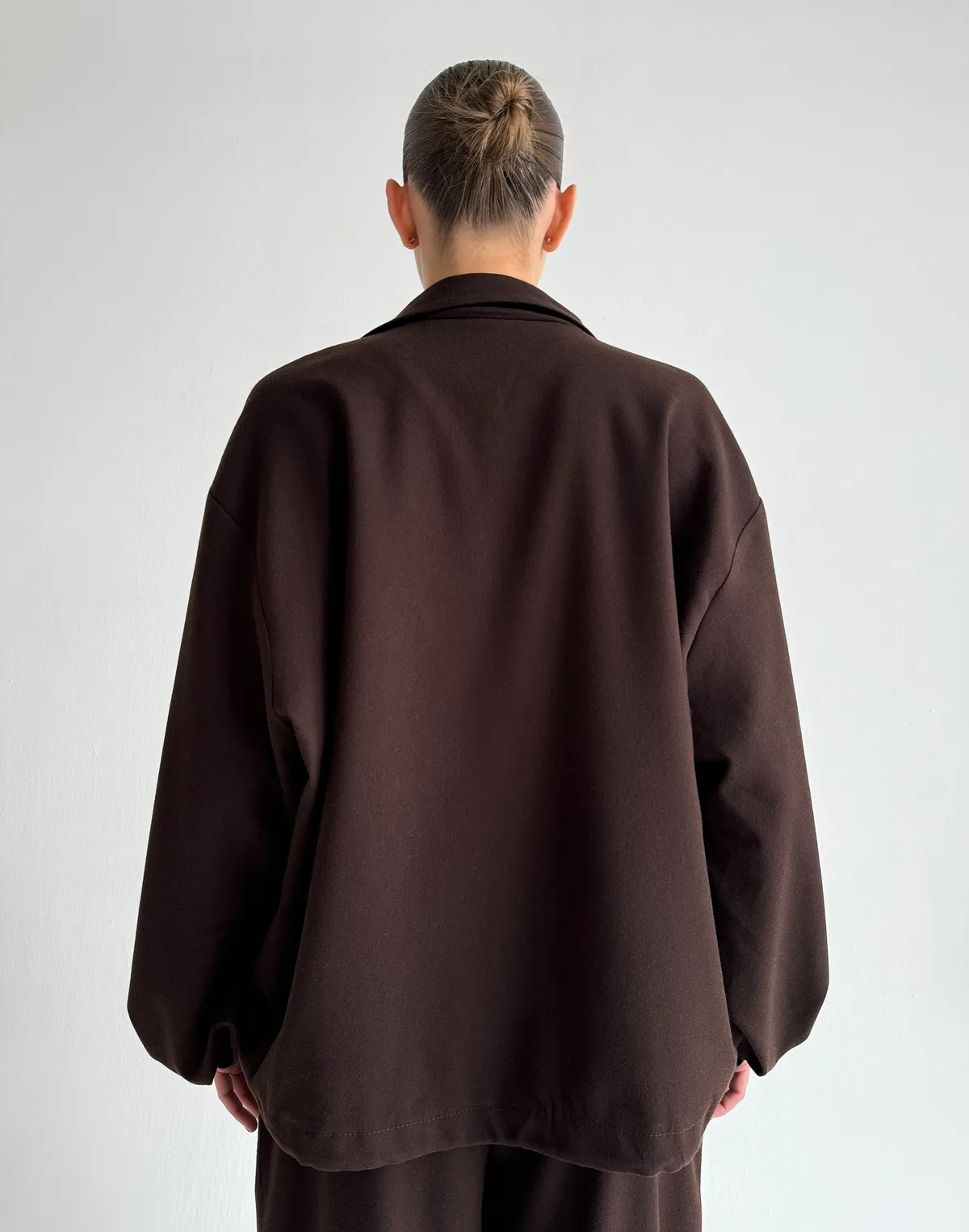 Жакет-бомбер з костюмної тканини, шоколадний - Фото 2