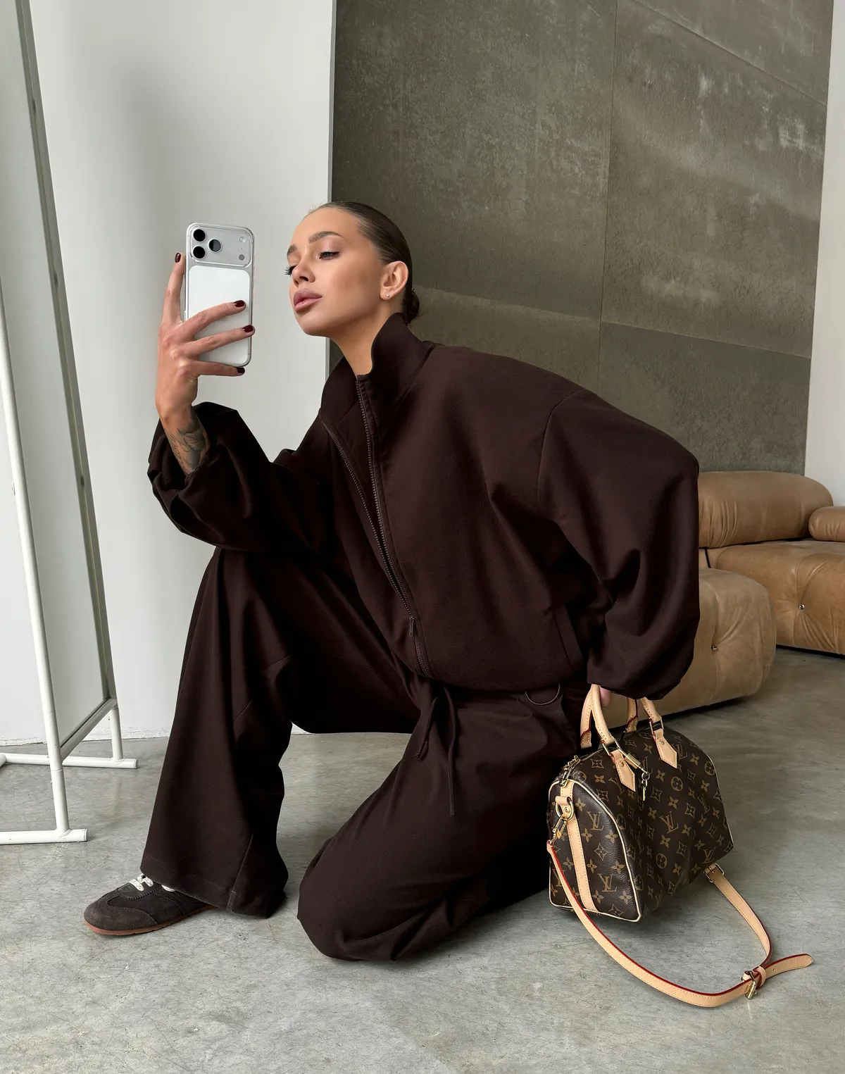 Жакет-бомбер з костюмної тканини, шоколадний - Фото 5