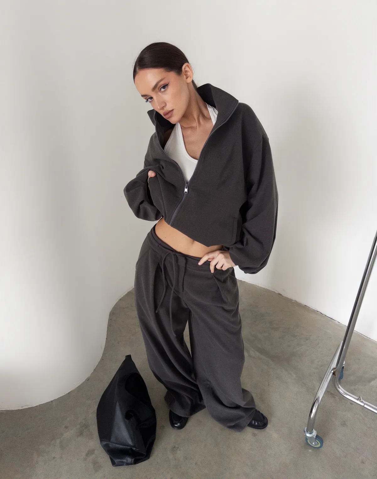 Штани супер вільного крою повної довжини, графітові - Фото 4