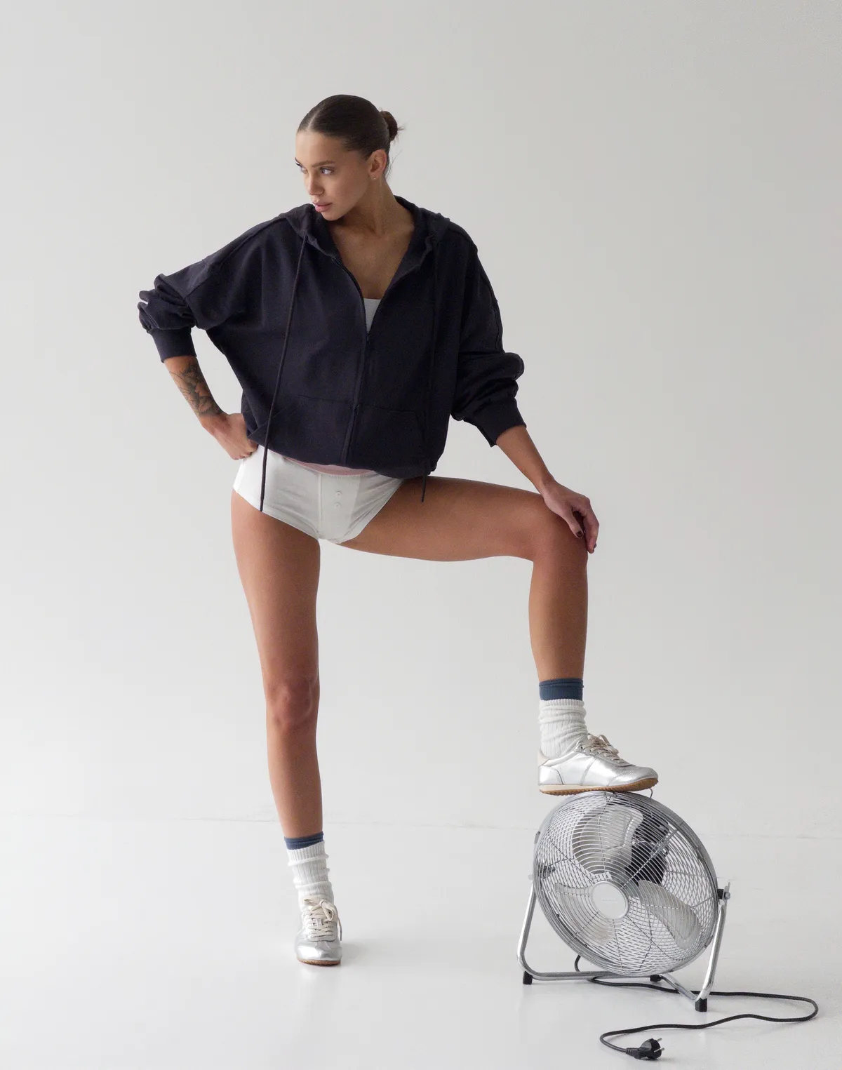 Зіпер оверсайз з декоративними швами, графіт - Фото 6