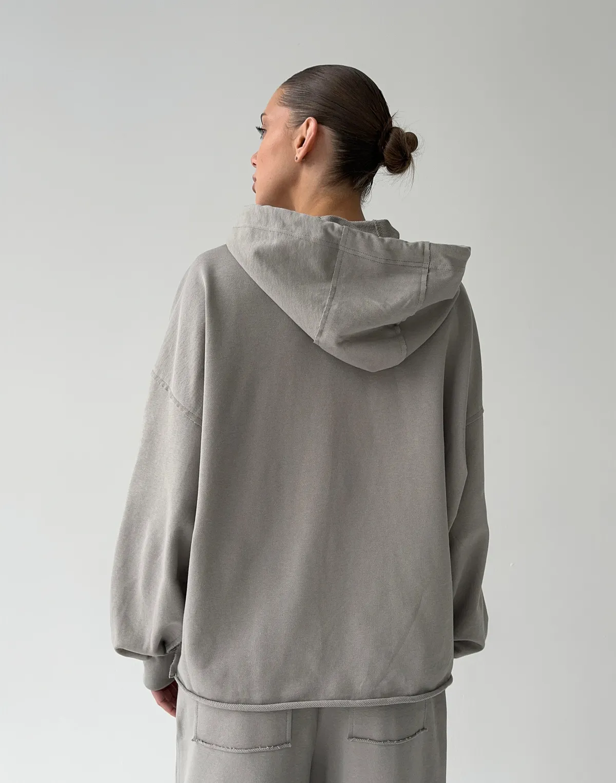 Зіпер оверсайз з декоративними швами, нейтральний сірий - Фото 2