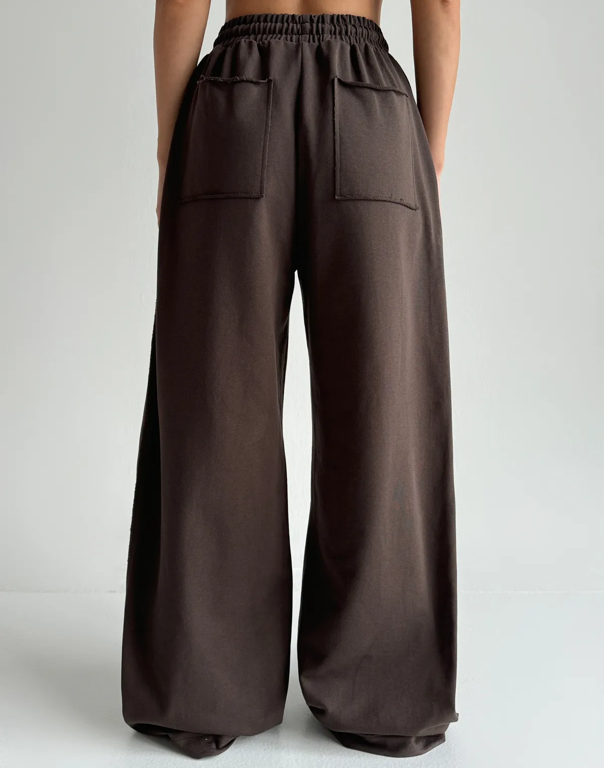 Штани прямі з декоративними кишенями позаду, шоколад - Фото 2