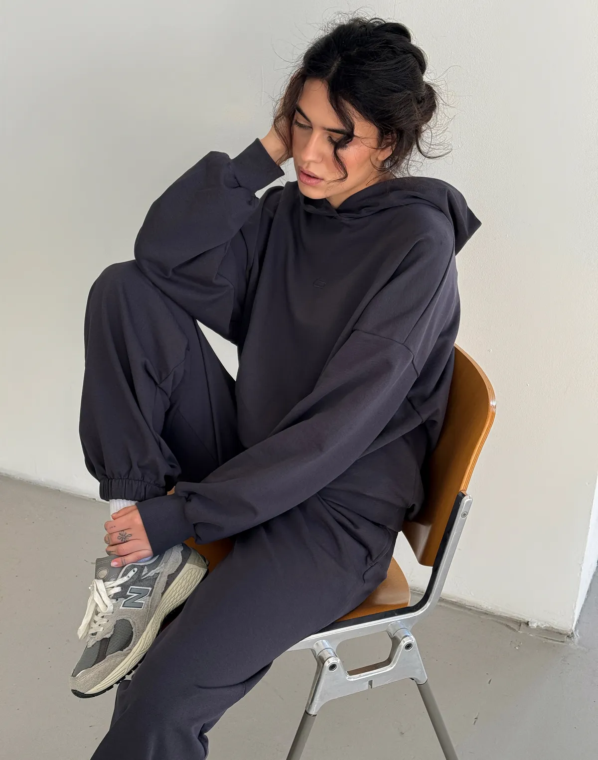 Худі весняний стандартний вкорочений, графіт - Фото 8