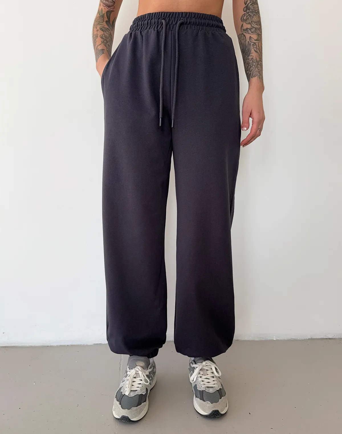 Джогери весняні вільного крою зі шнурком, графіт - Фото 1