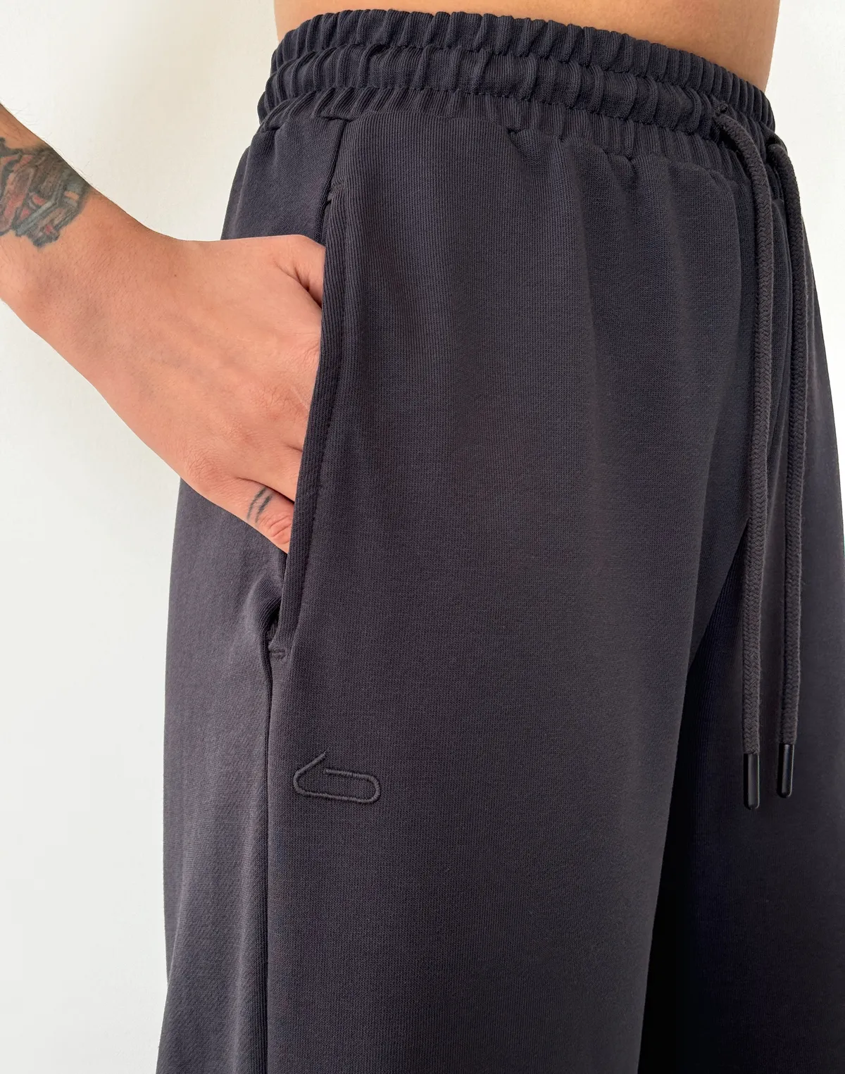 Джогери весняні вільного крою зі шнурком, графіт - Фото 5