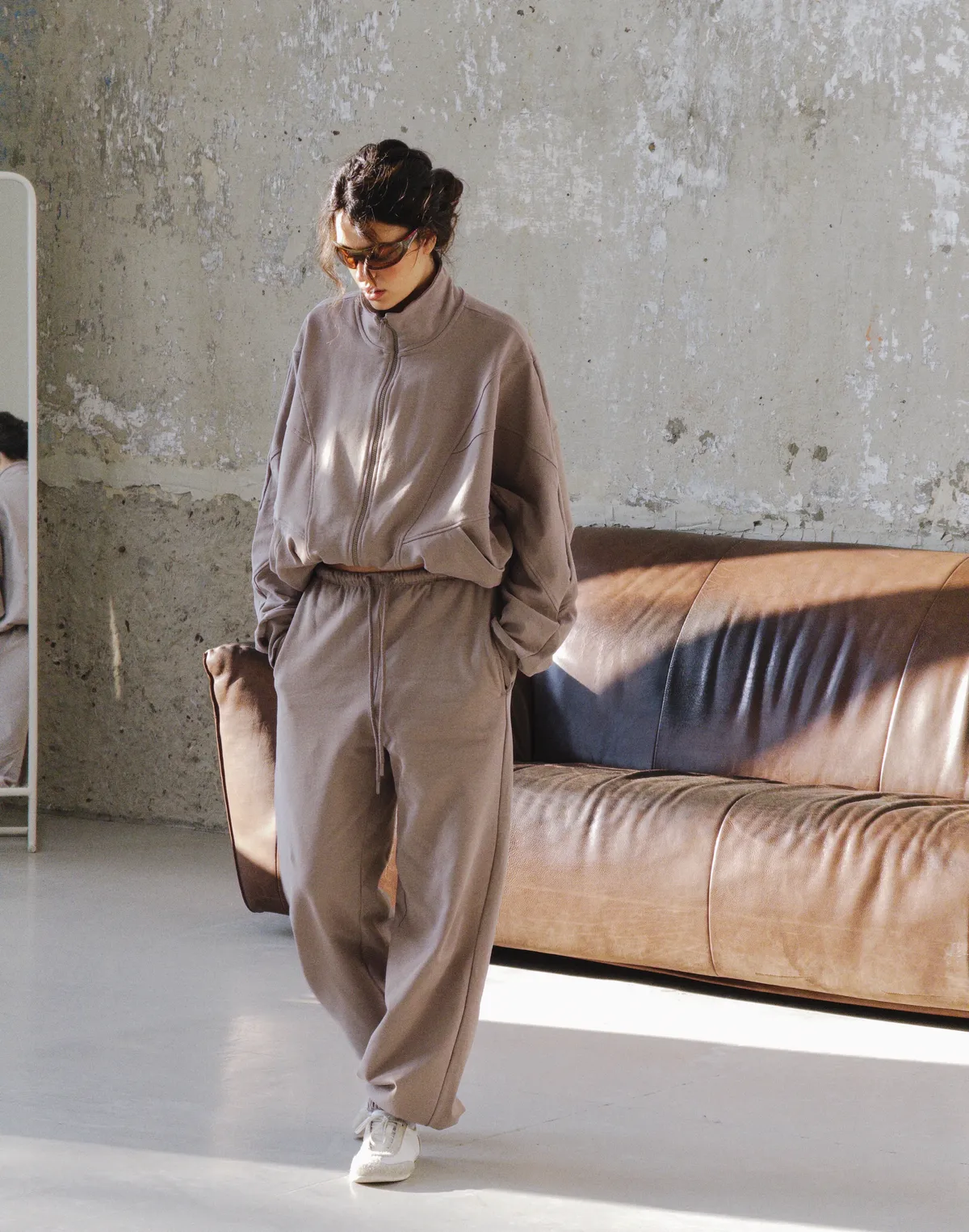 Зіпер без капюшону з декоративними швами вільного крою, світло-кавовий - Фото 8