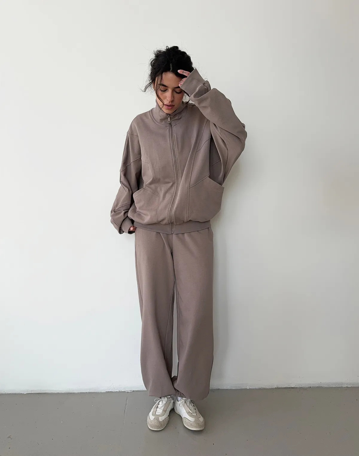 Зіпер без капюшону з декоративними швами вільного крою, світло-кавовий - Фото 7